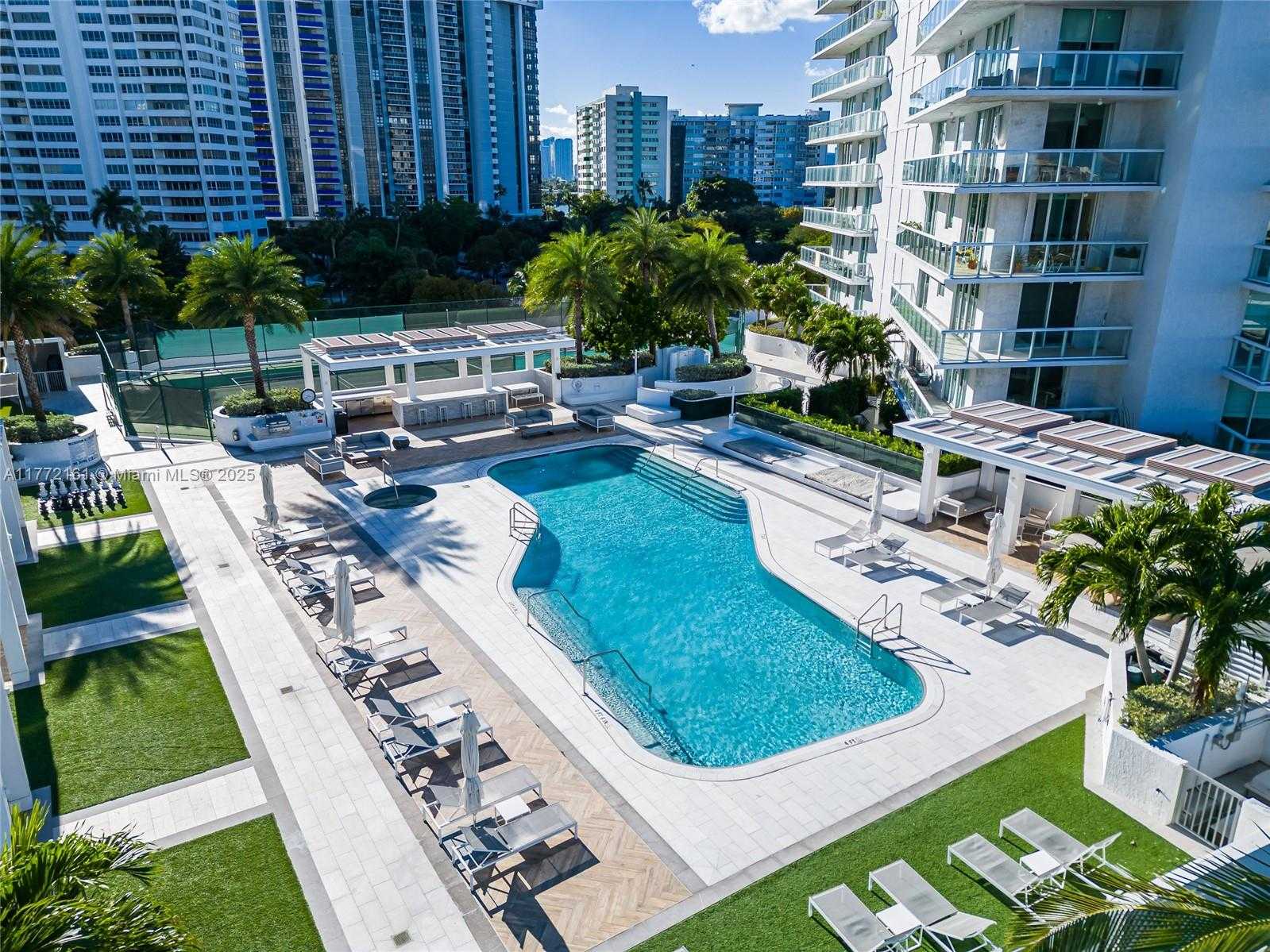 Small Image of 10 VENETIAN WAY #PH4, Miami Beach Number 38