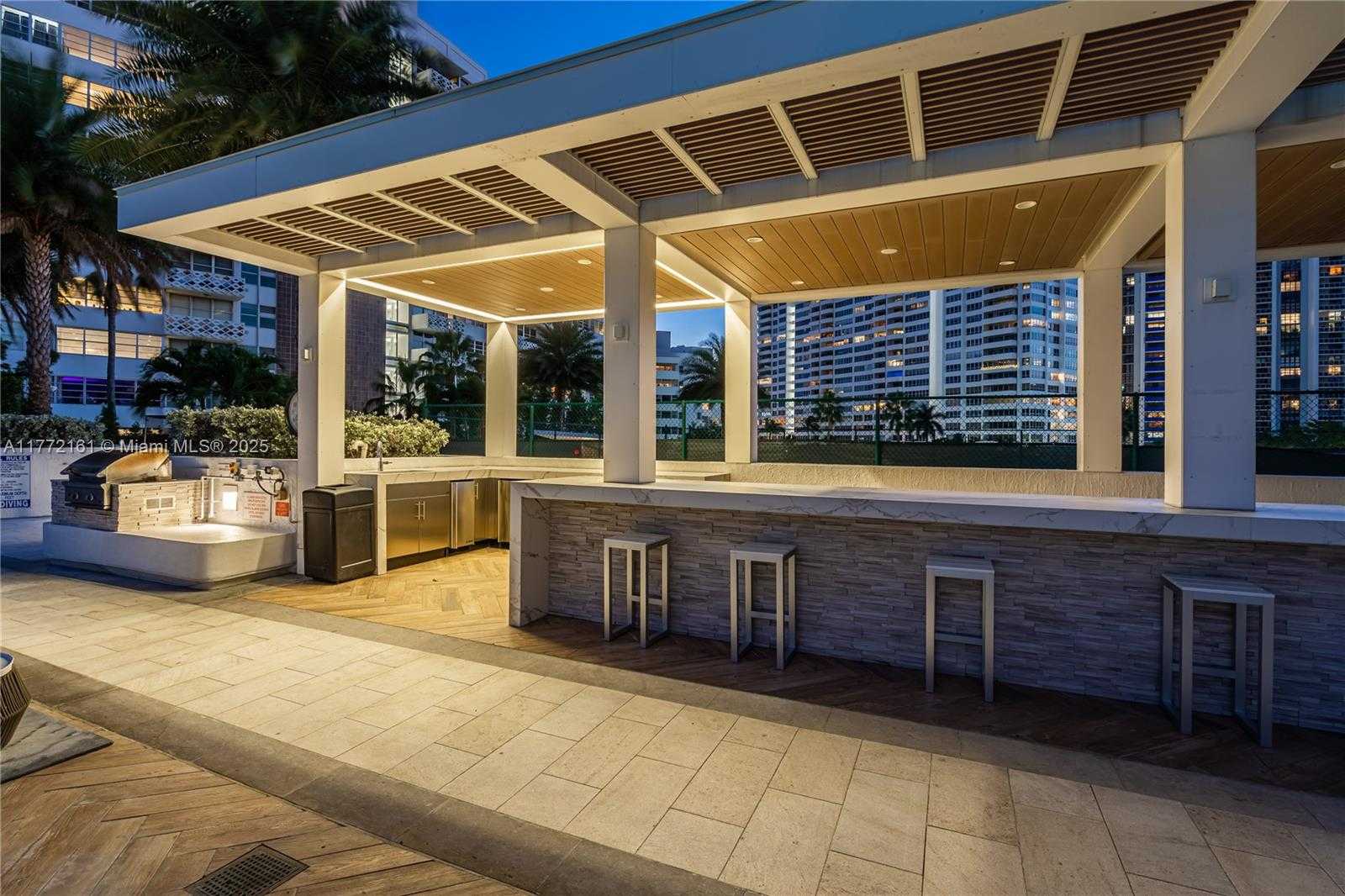 Small Image of 10 VENETIAN WAY #PH4, Miami Beach Number 40