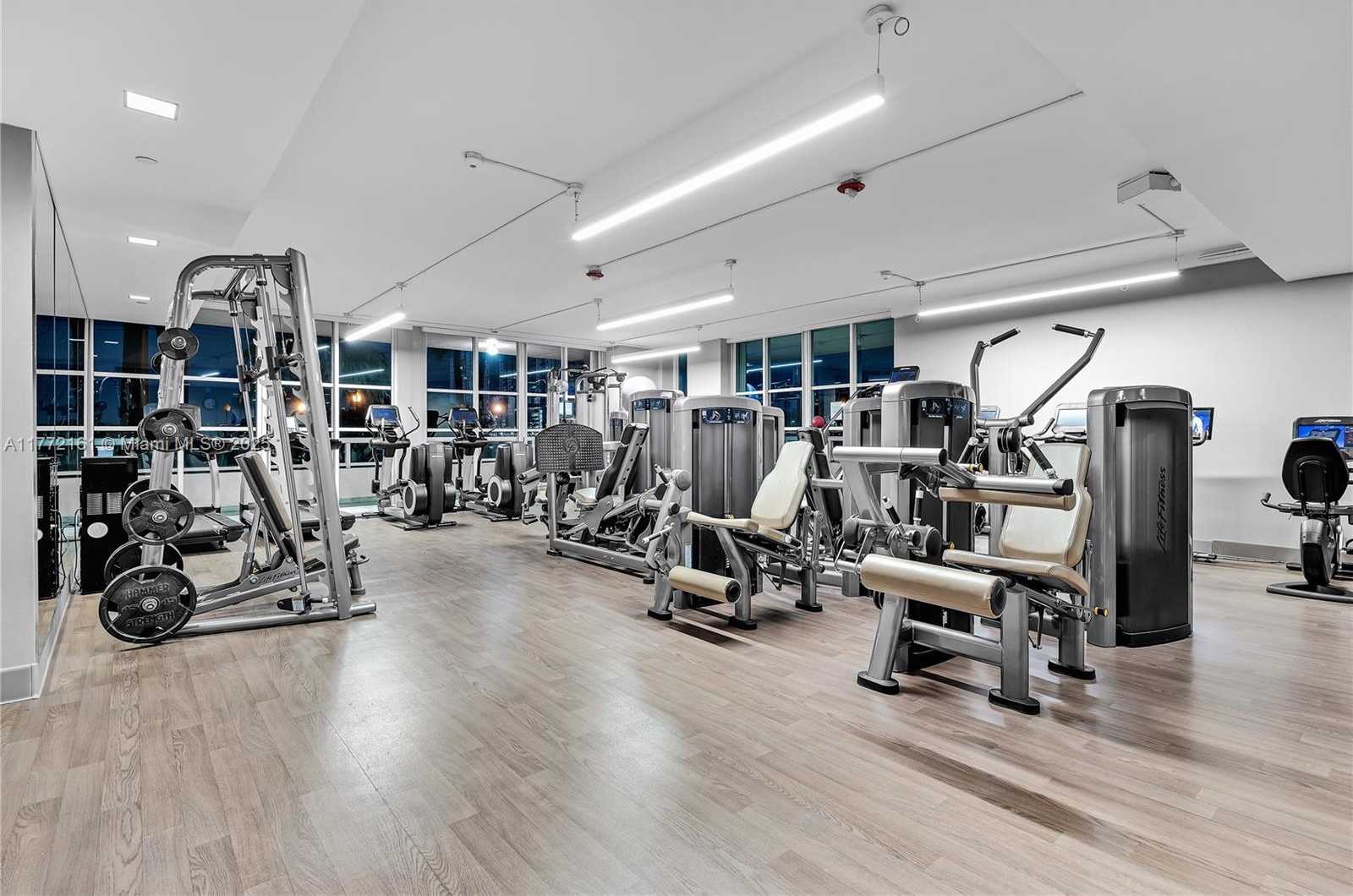 Small Image of 10 VENETIAN WAY #PH4, Miami Beach Number 41