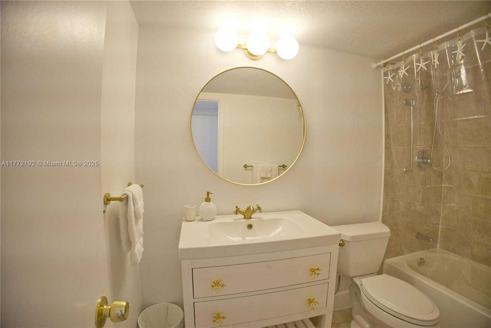 Small Image of 5555 COLLINS AVE #15M, Miami Beach Number 6