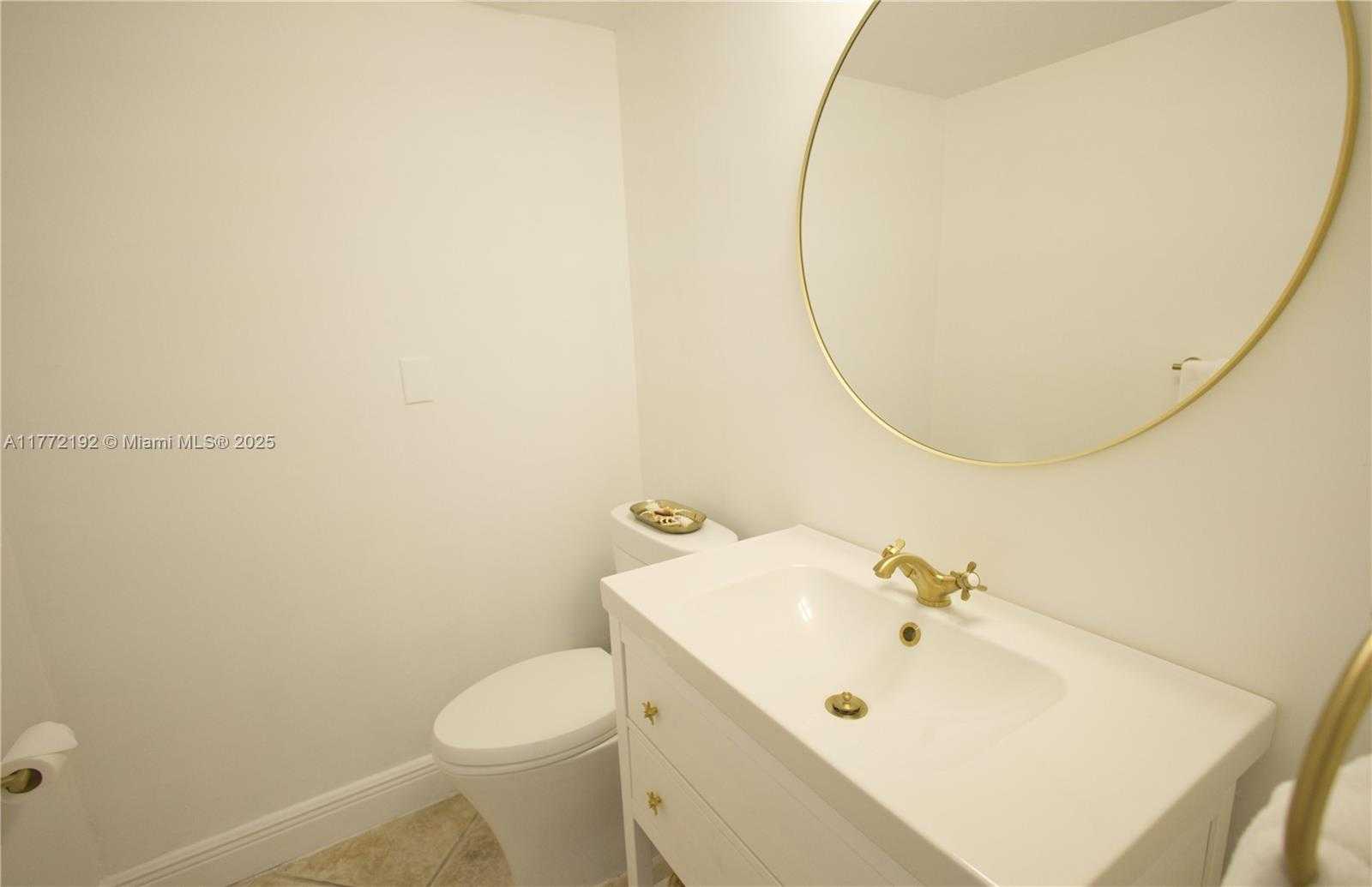 Small Image of 5555 COLLINS AVE #15M, Miami Beach Number 7