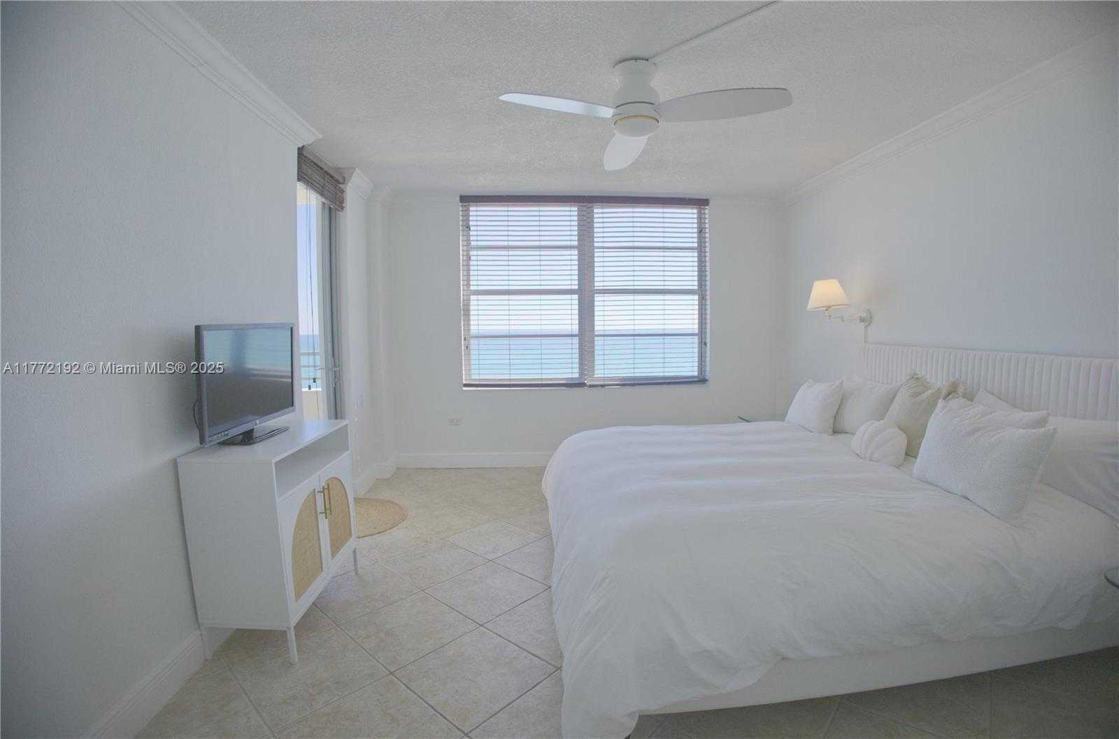 Small Image of 5555 COLLINS AVE #15M, Miami Beach Number 8