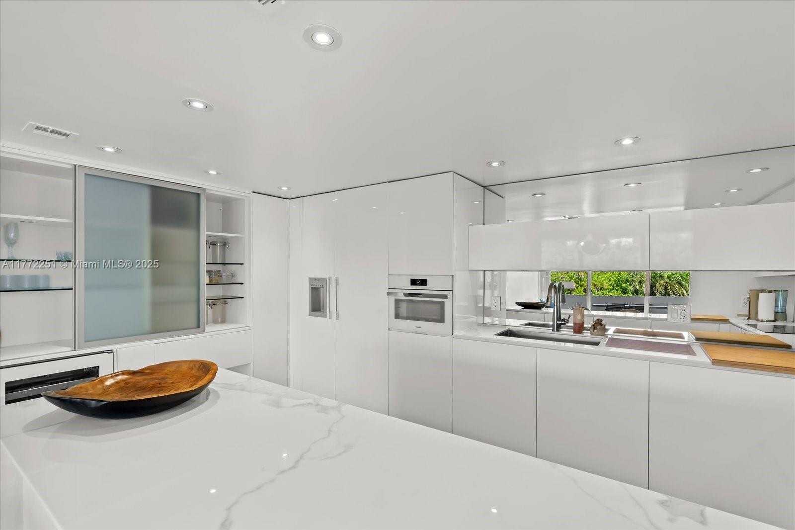 Small Image of 155 OCEAN LANE DR #208, Key Biscayne Number 11