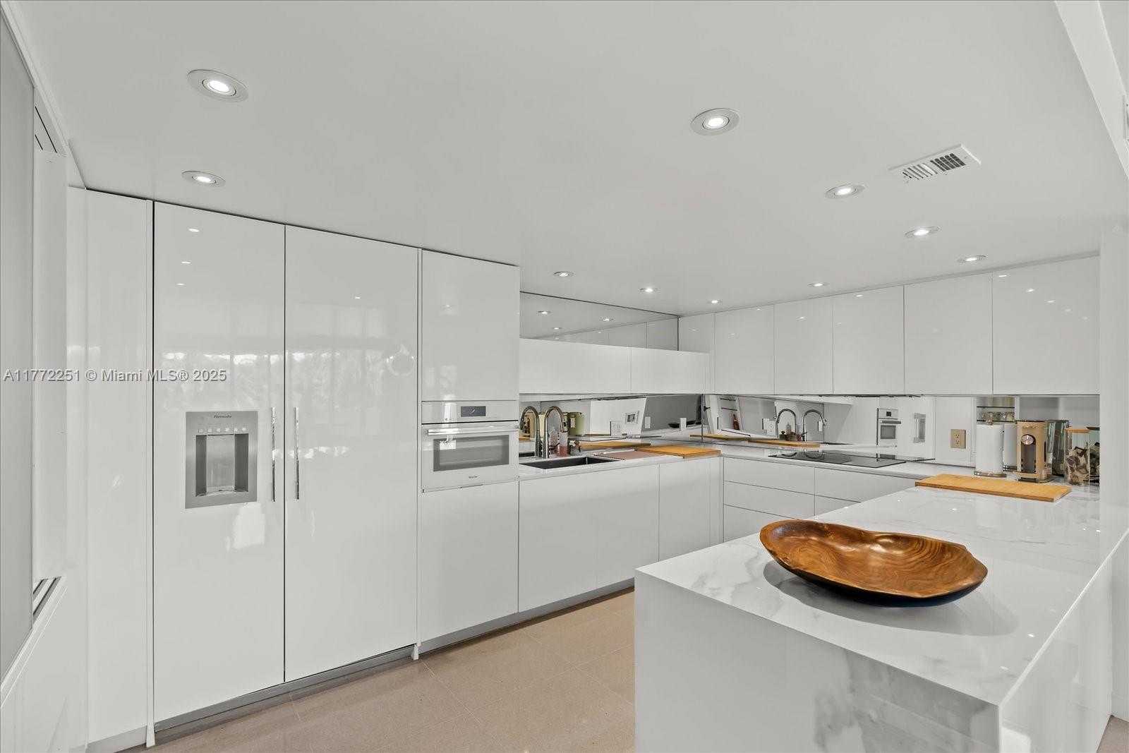Small Image of 155 OCEAN LANE DR #208, Key Biscayne Number 8