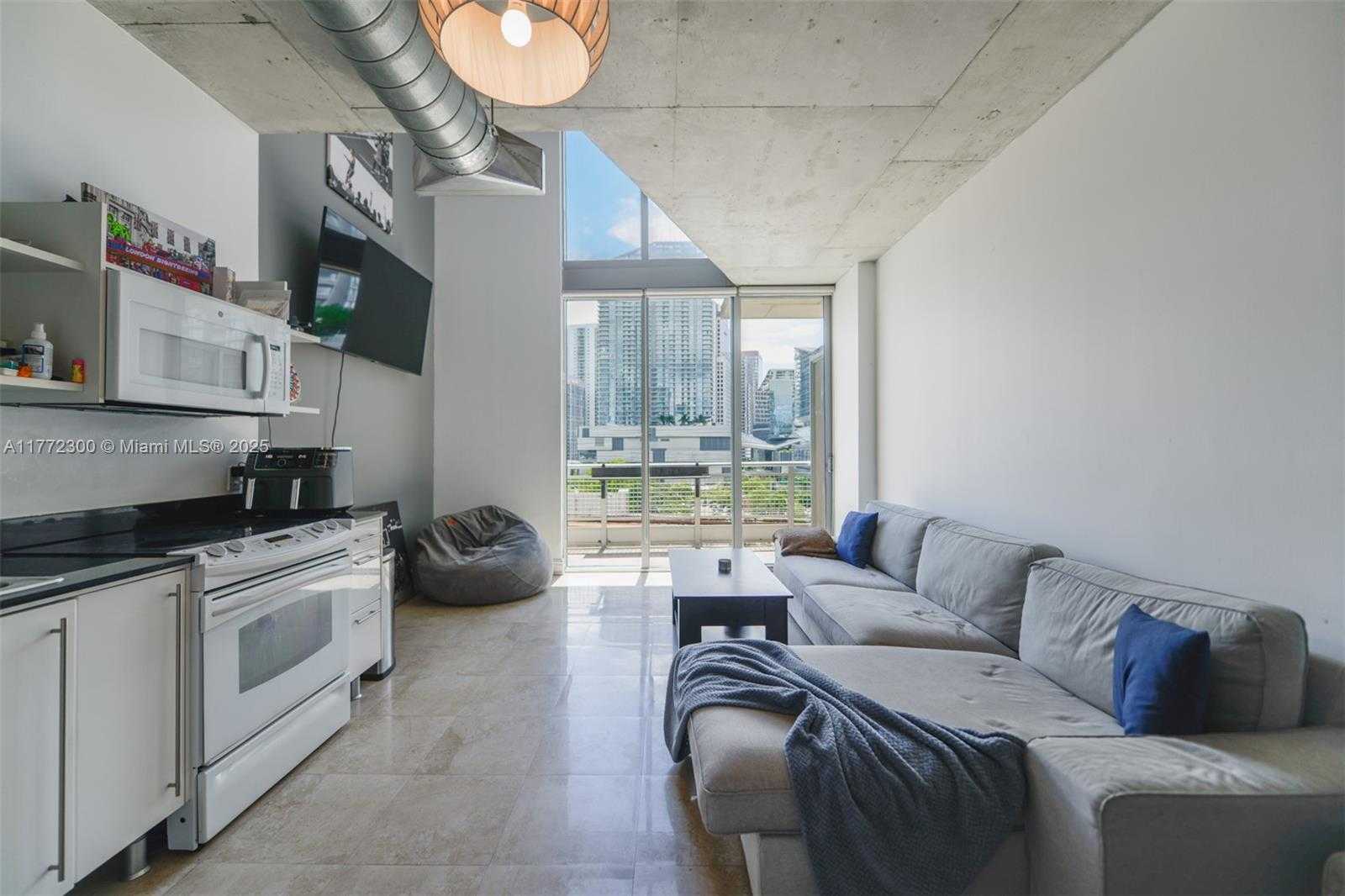 Small Image of 690 SOUTH WEST 1ST CT #1022, Miami Number 3