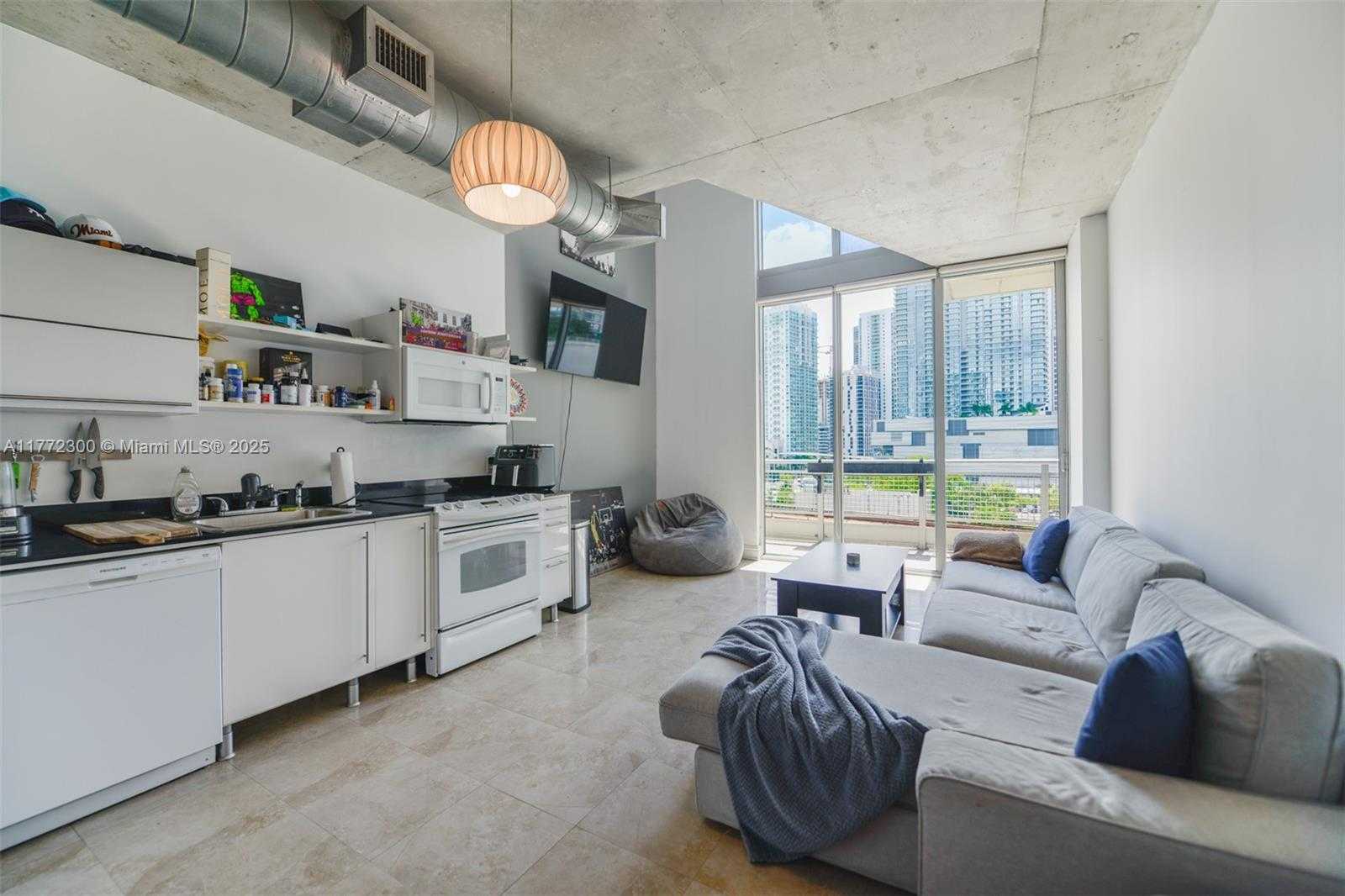 Small Image of 690 SOUTH WEST 1ST CT #1022, Miami Number 4