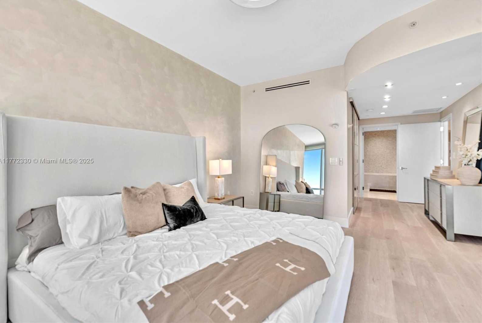 Small Image of 17121 COLLINS AVE #1604, Sunny Isles Beach Number 17