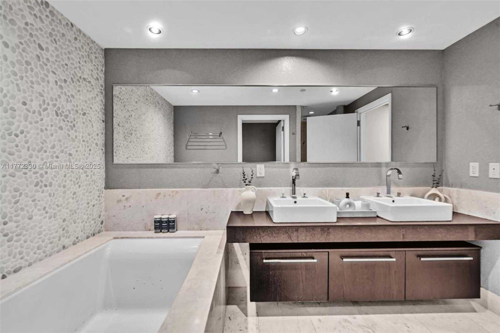Small Image of 17121 COLLINS AVE #1604, Sunny Isles Beach Number 19