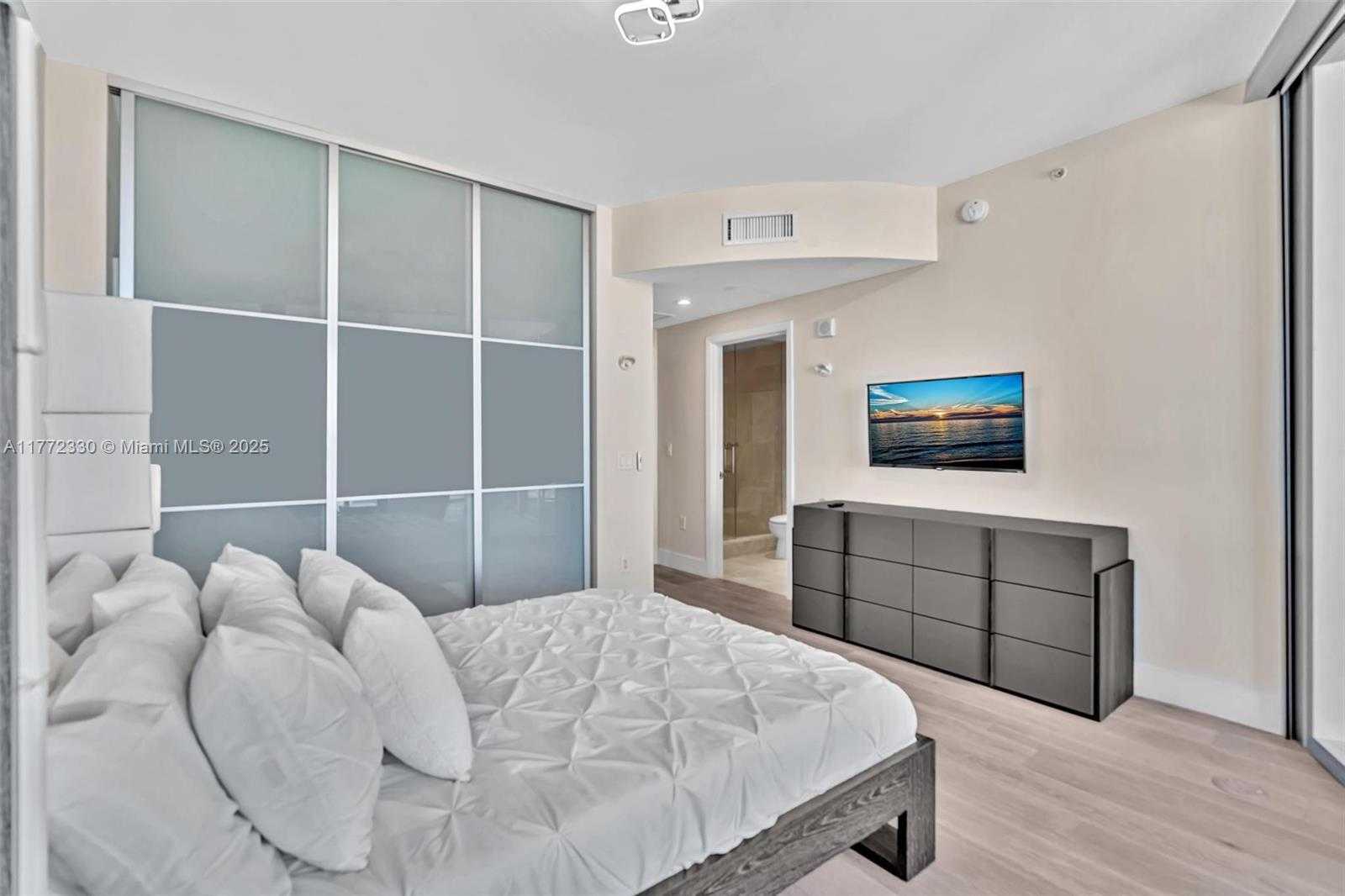 Small Image of 17121 COLLINS AVE #1604, Sunny Isles Beach Number 32