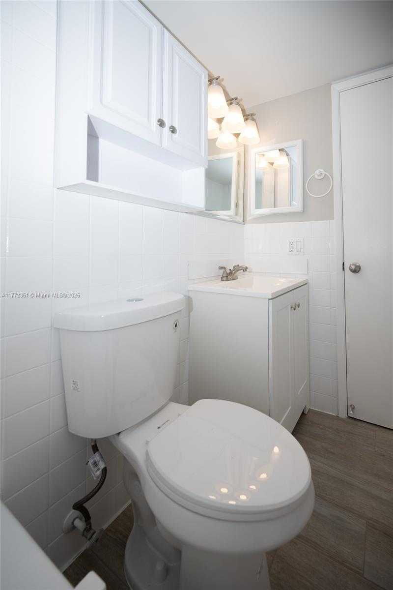 Small Image of 7832 COLLINS AVE #406, Miami Beach Number 12