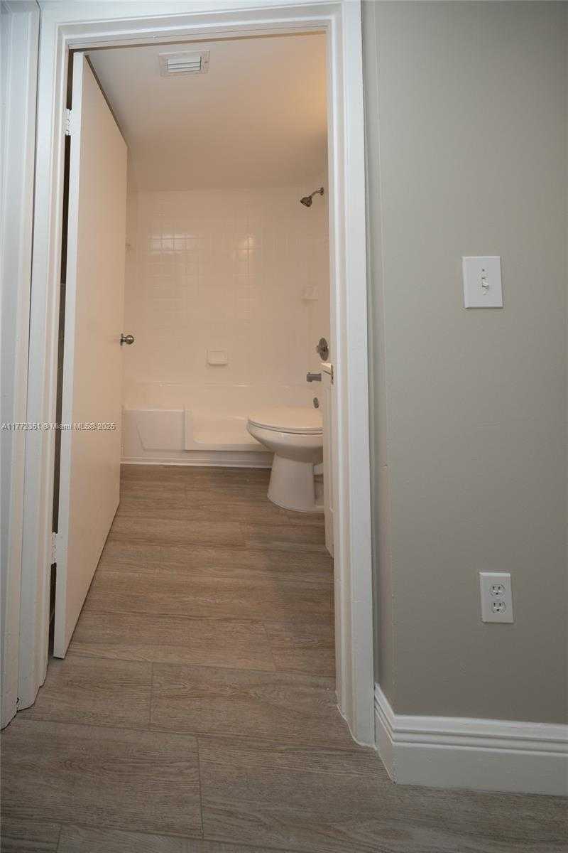 Small Image of 7832 COLLINS AVE #406, Miami Beach Number 16