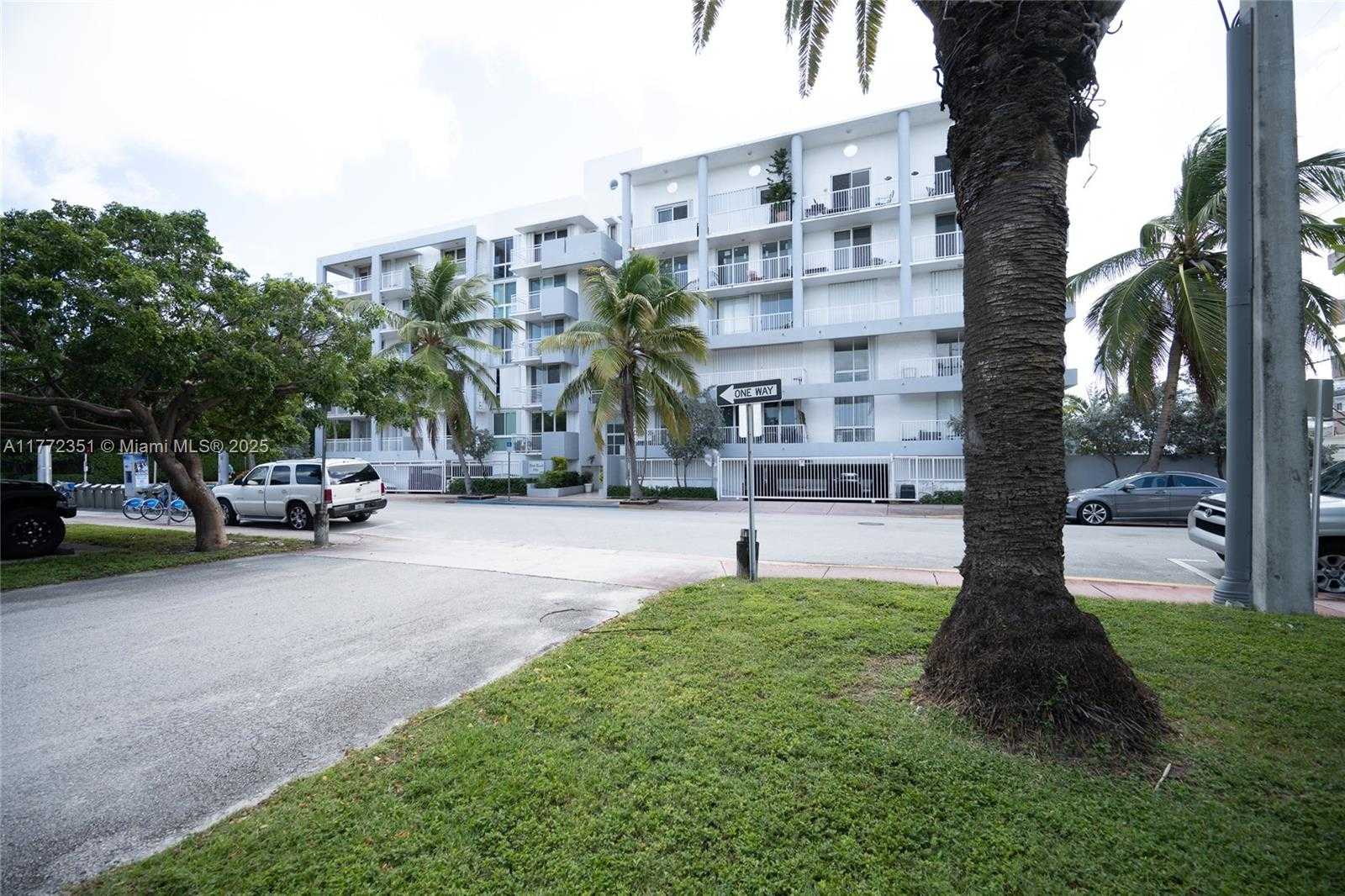 Small Image of 7832 COLLINS AVE #406, Miami Beach Number 30