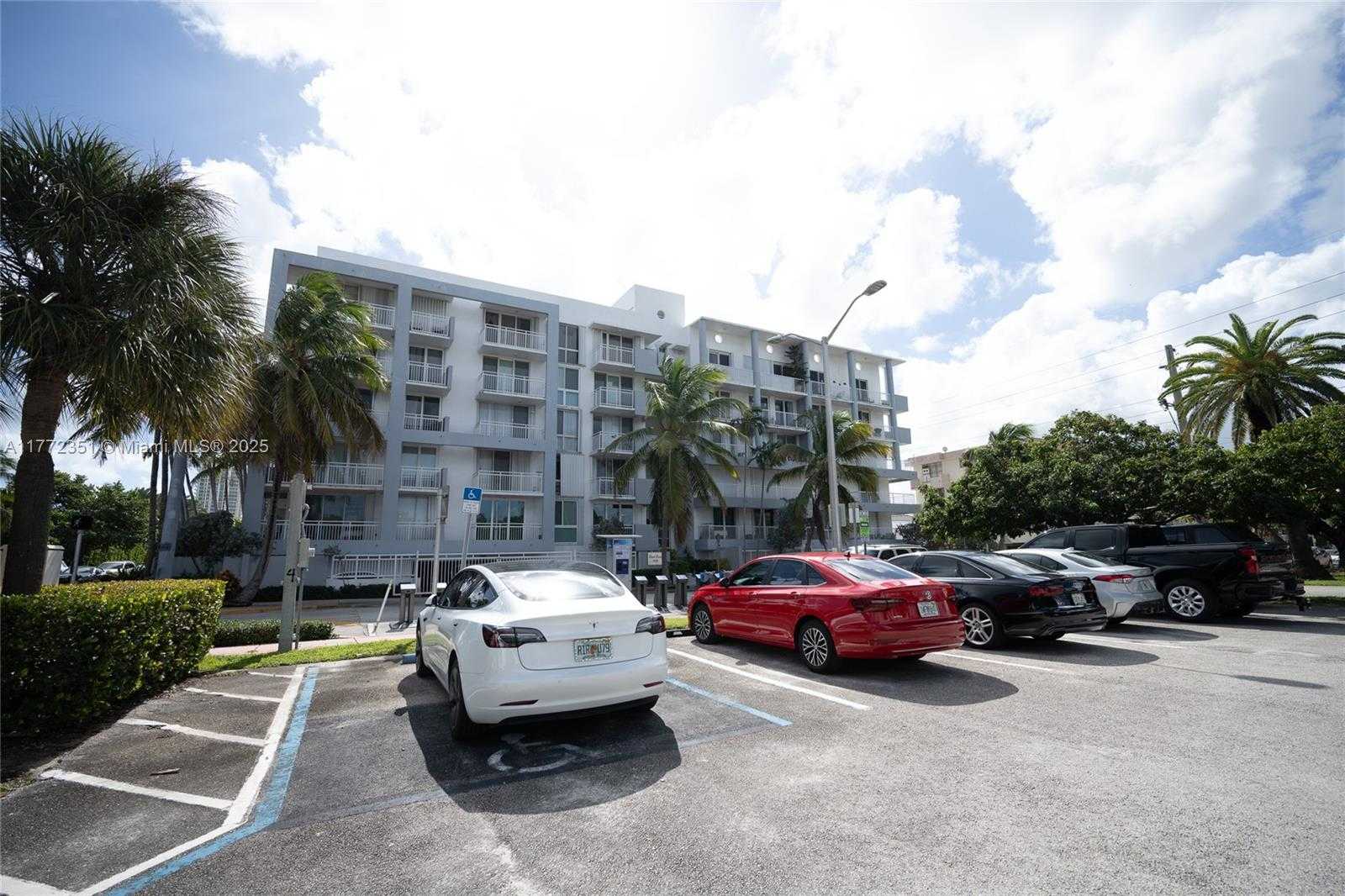 Small Image of 7832 COLLINS AVE #406, Miami Beach Number 38