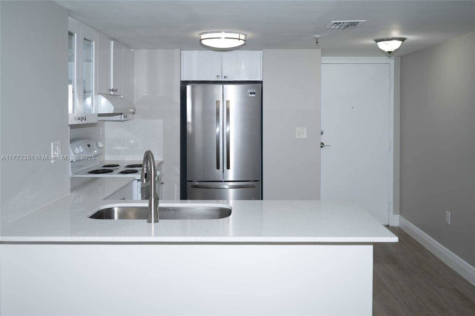 Small Image of 7832 COLLINS AVE #406, Miami Beach Number 6