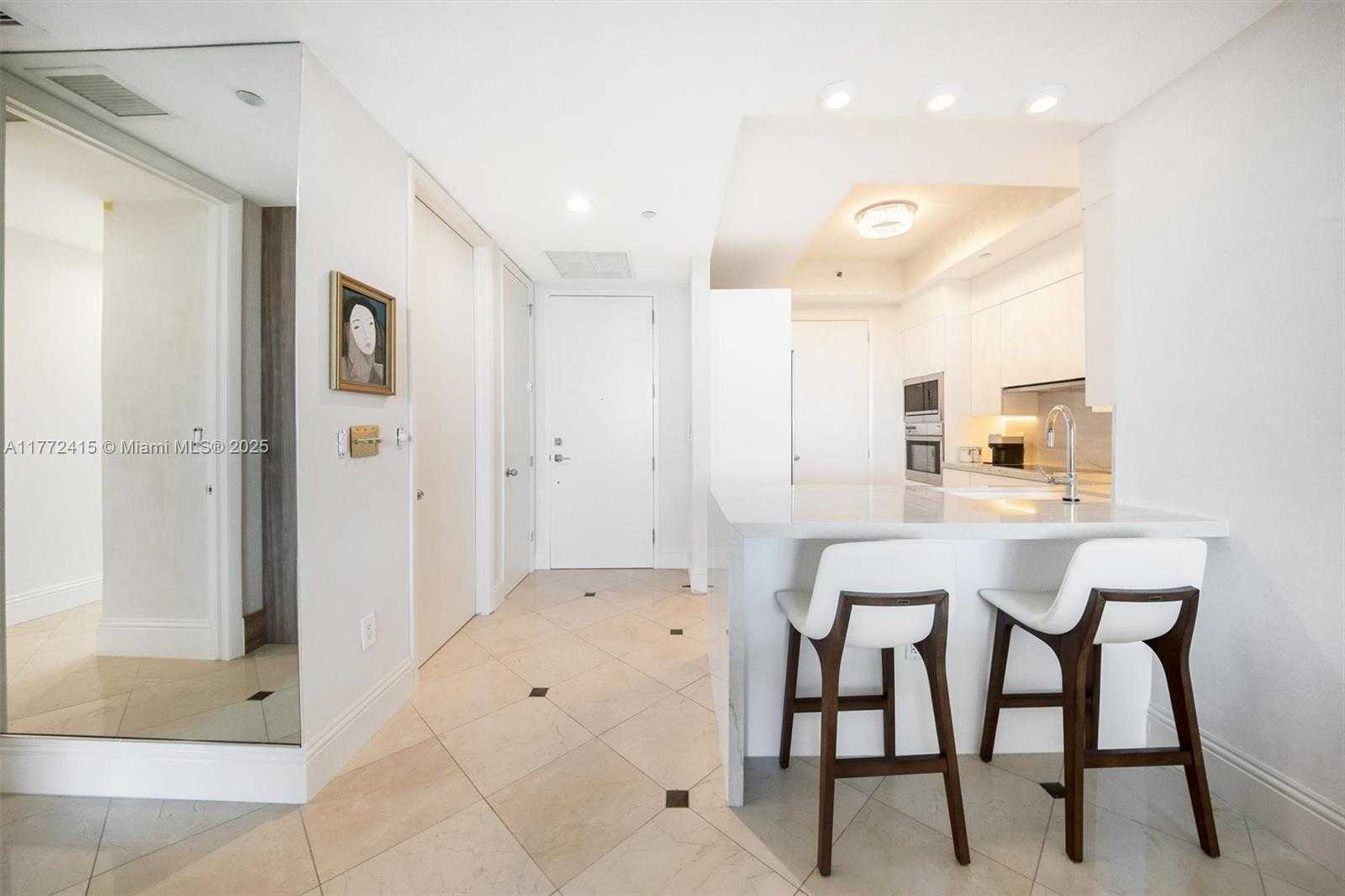 Small Image of 100 SOUTH POINTE DR #702, Miami Beach Number 13