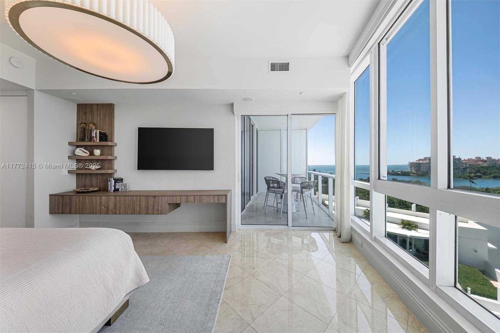 Small Image of 100 SOUTH POINTE DR #702, Miami Beach Number 14