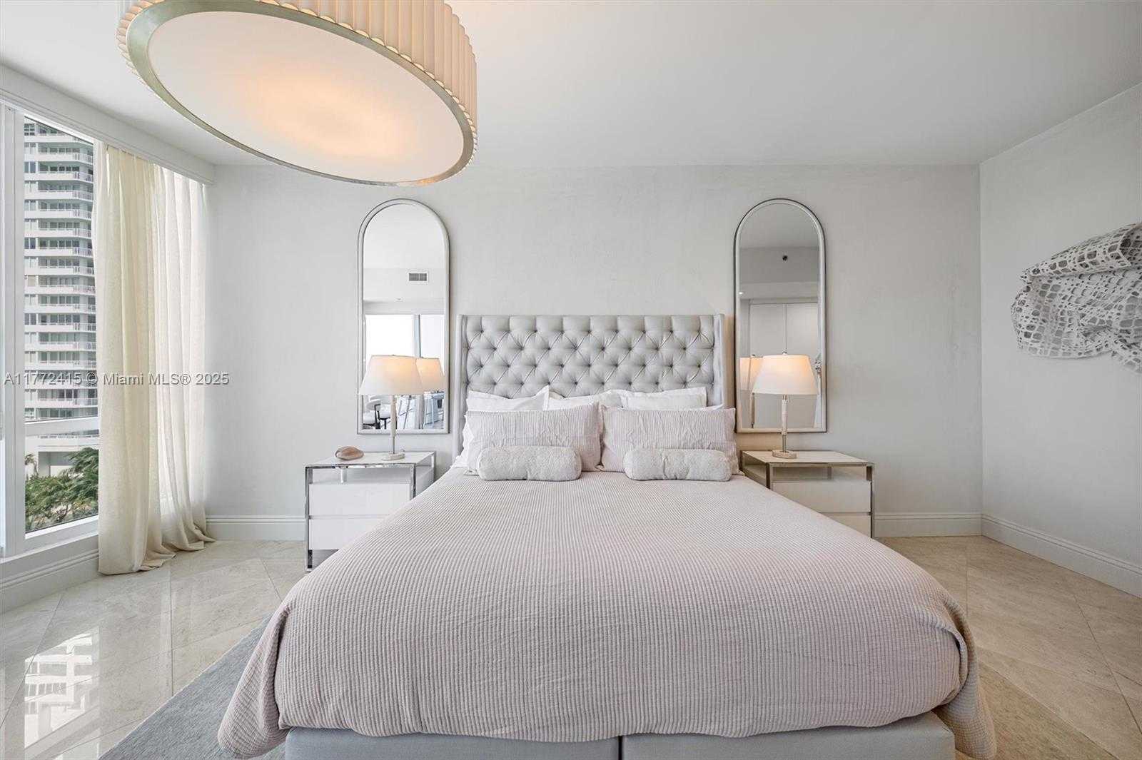 Small Image of 100 SOUTH POINTE DR #702, Miami Beach Number 18