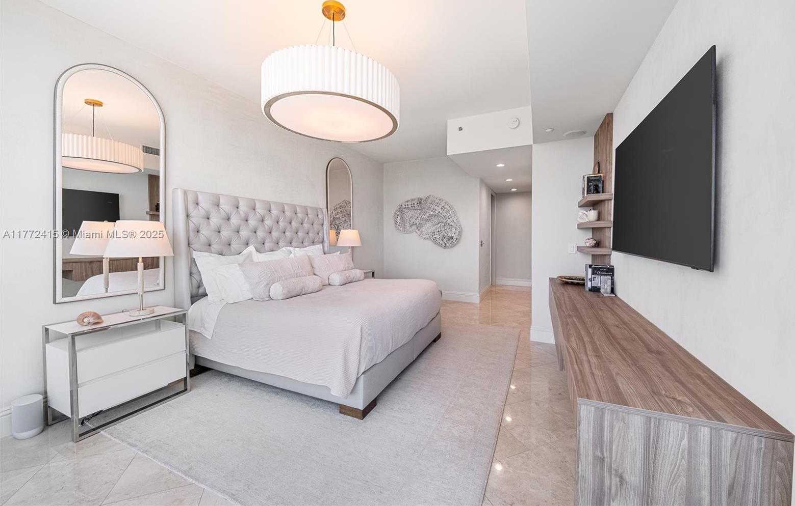 Small Image of 100 SOUTH POINTE DR #702, Miami Beach Number 19