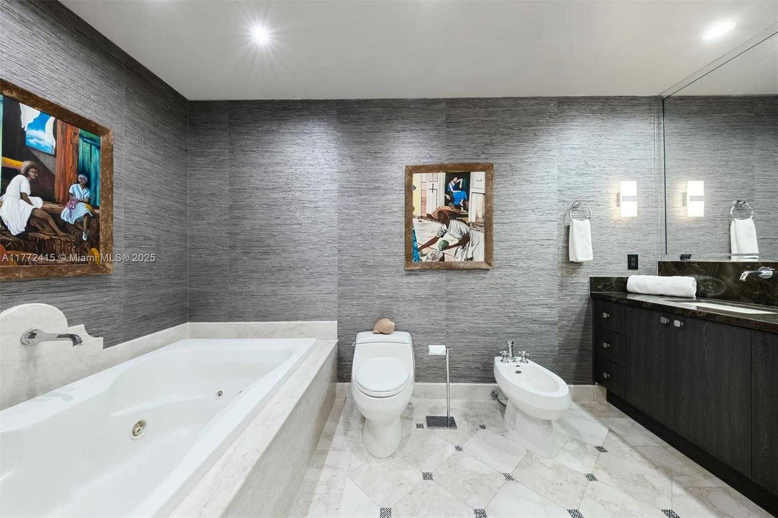 Small Image of 100 SOUTH POINTE DR #702, Miami Beach Number 20