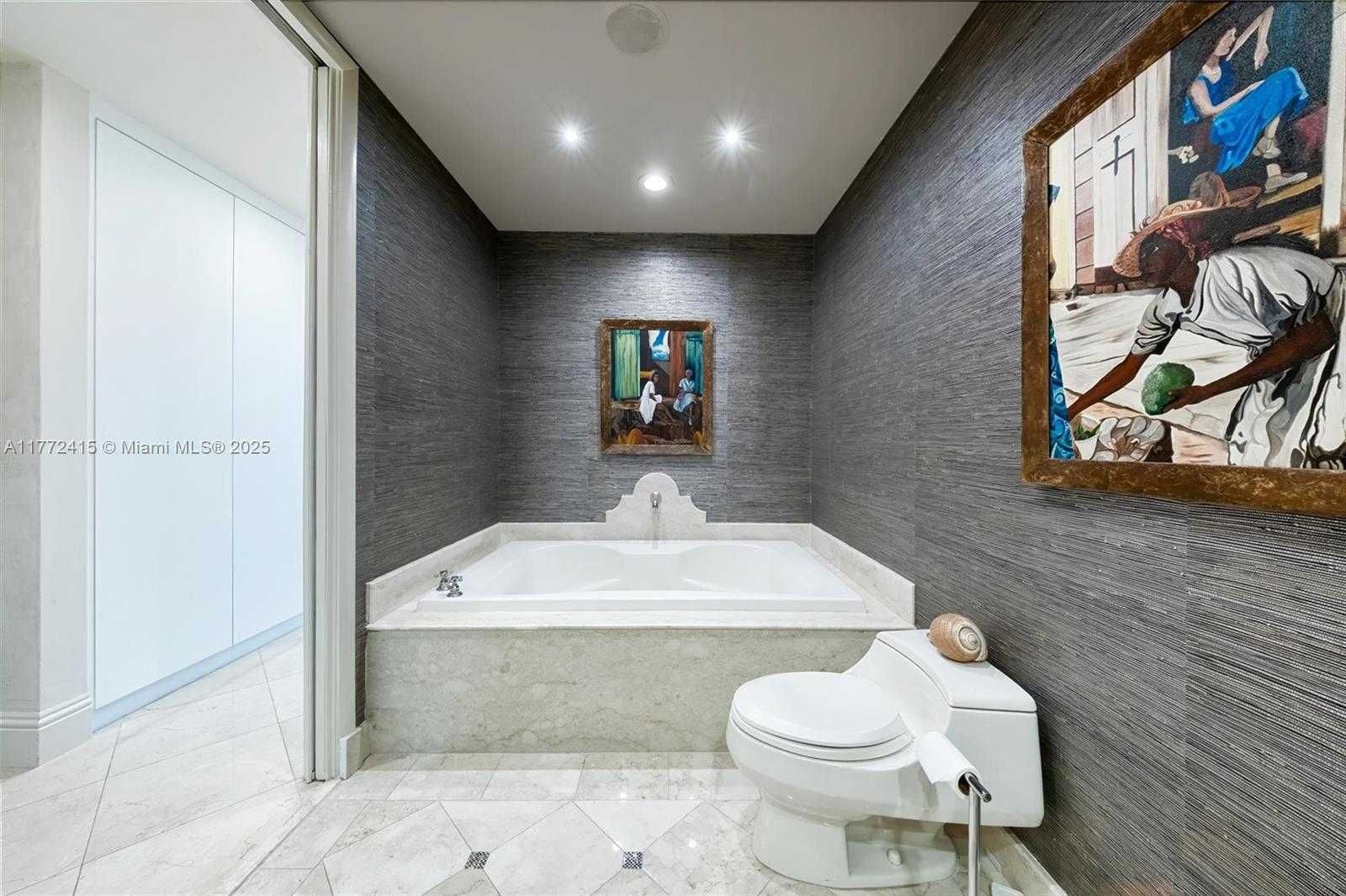 Small Image of 100 SOUTH POINTE DR #702, Miami Beach Number 21