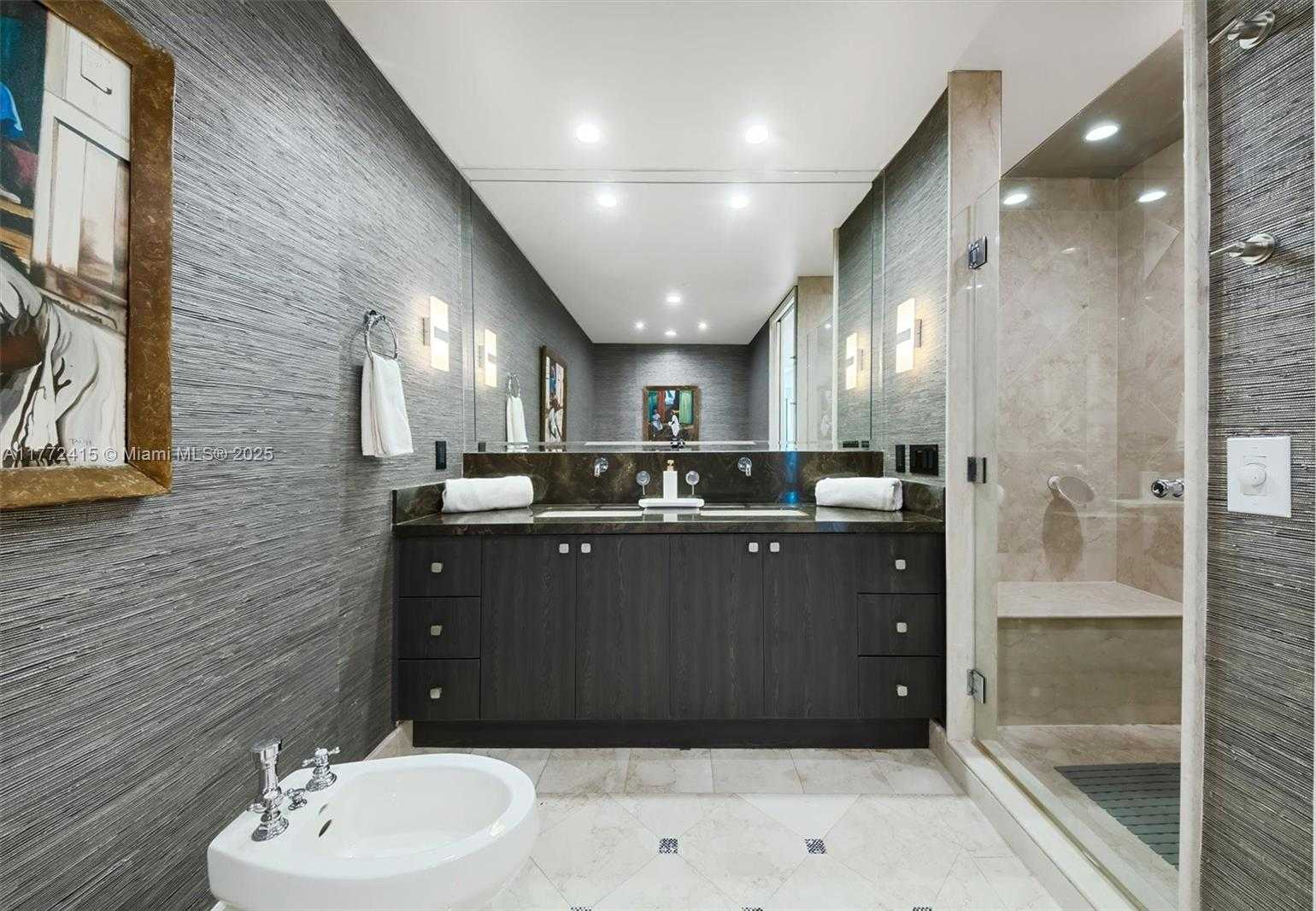 Small Image of 100 SOUTH POINTE DR #702, Miami Beach Number 22