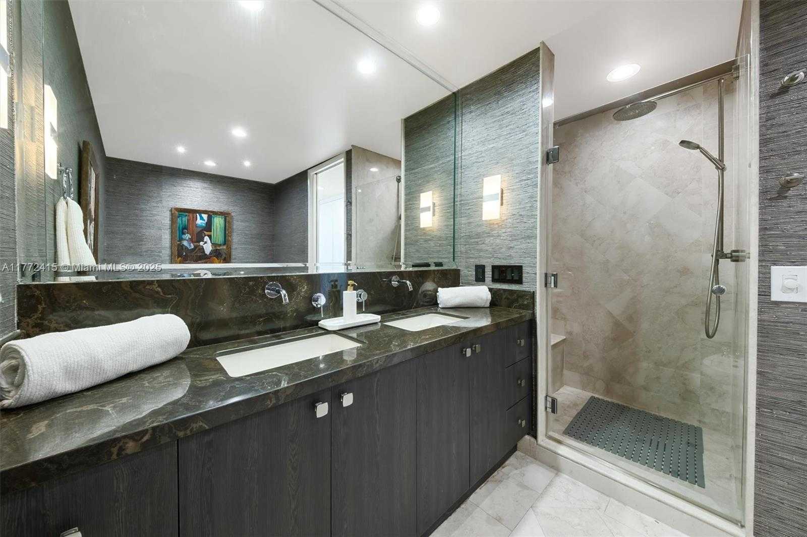 Small Image of 100 SOUTH POINTE DR #702, Miami Beach Number 23