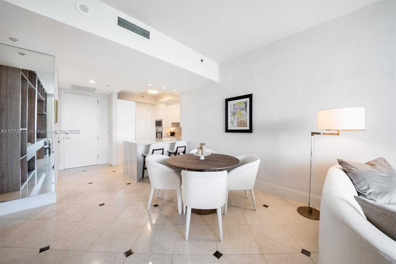 Small Image of 100 SOUTH POINTE DR #702, Miami Beach Number 24