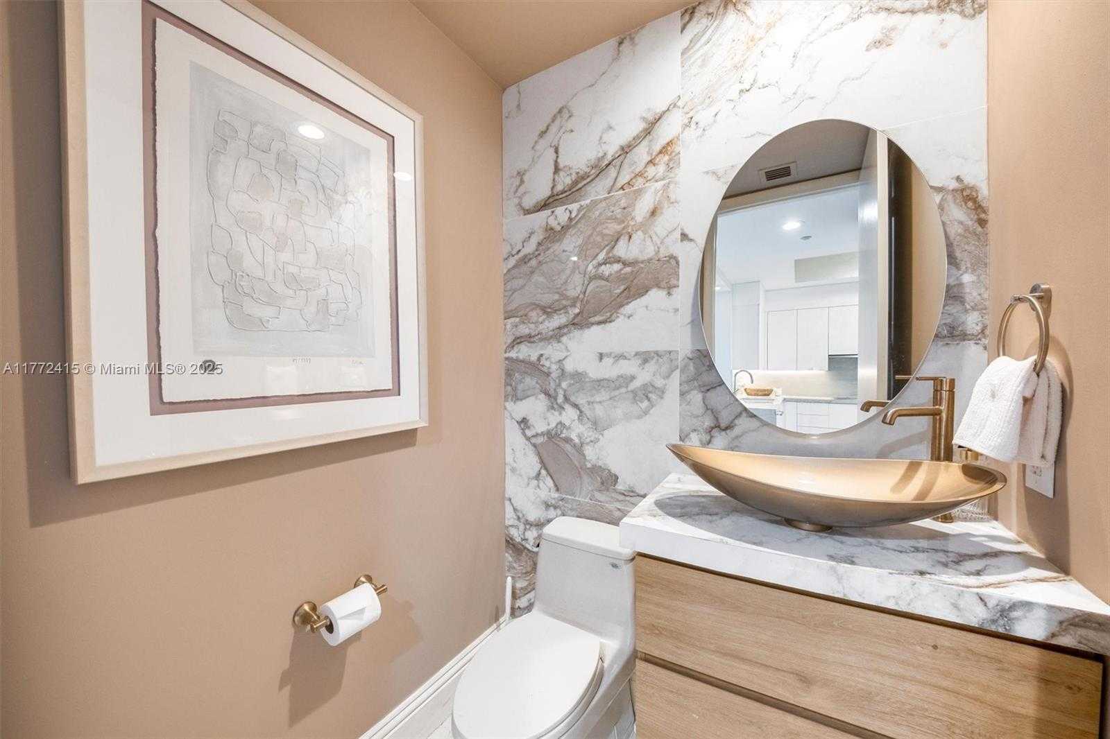 Small Image of 100 SOUTH POINTE DR #702, Miami Beach Number 25