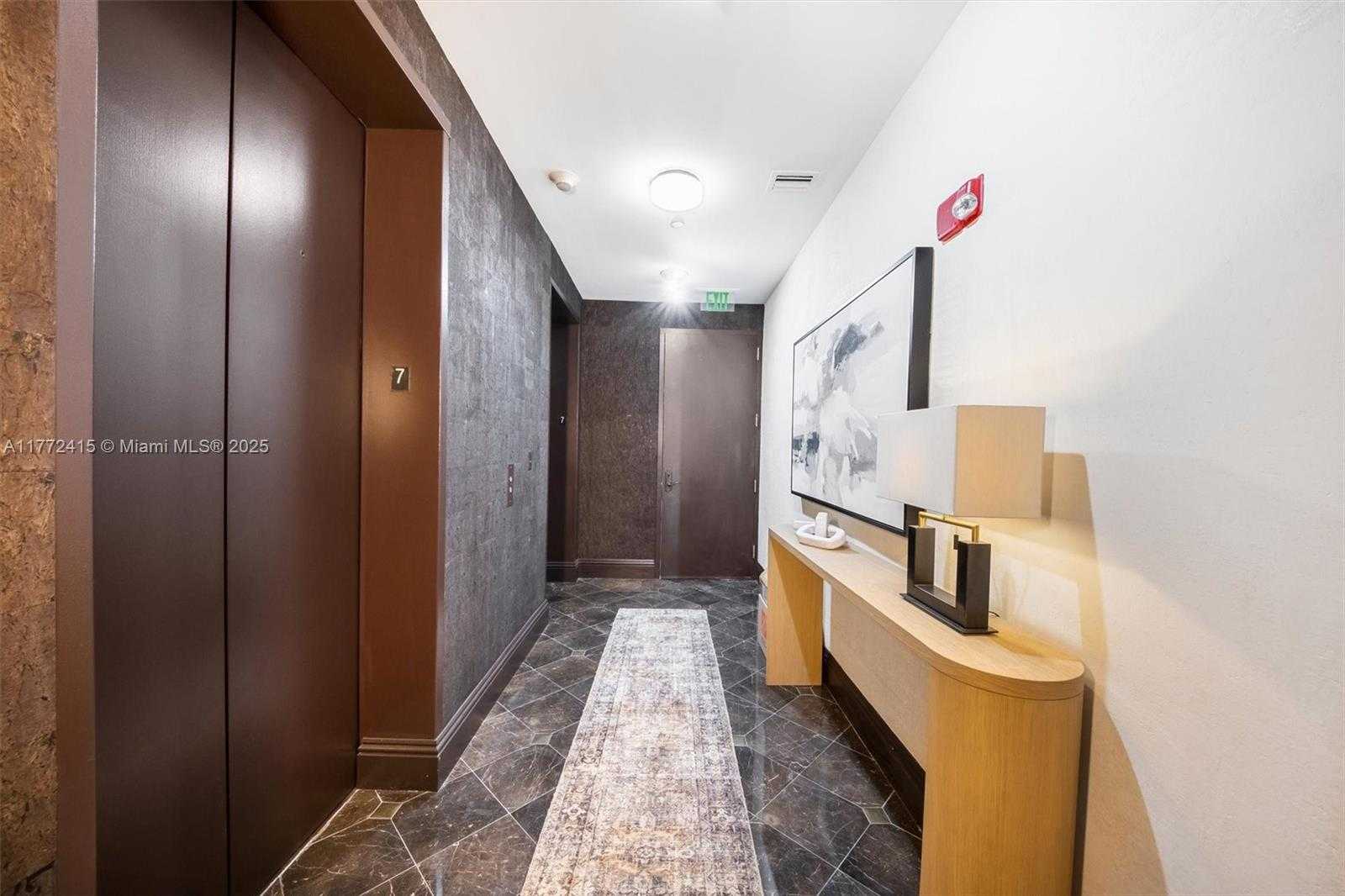 Small Image of 100 SOUTH POINTE DR #702, Miami Beach Number 26