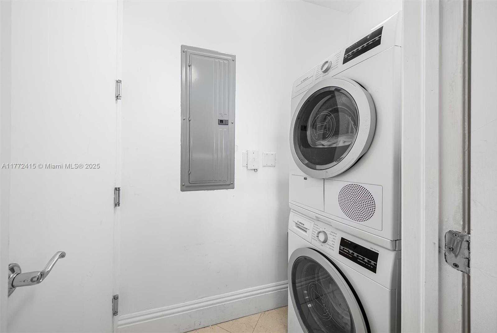 Small Image of 100 SOUTH POINTE DR #702, Miami Beach Number 27