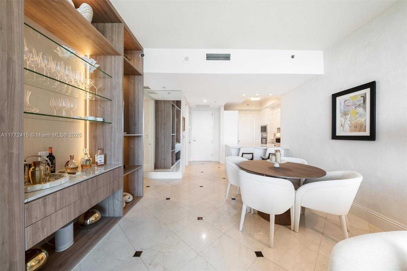 Small Image of 100 SOUTH POINTE DR #702, Miami Beach Number 4