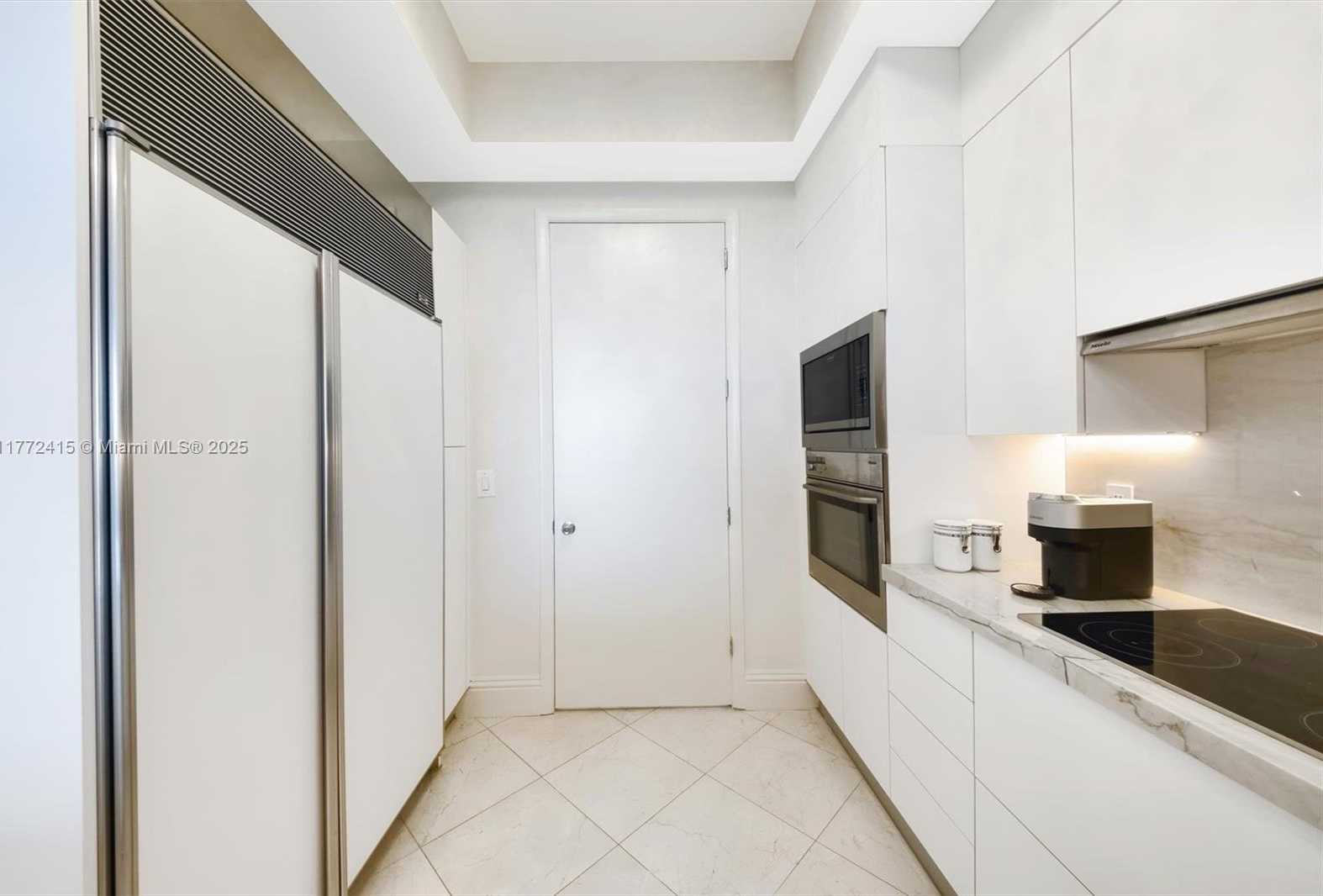 Small Image of 100 SOUTH POINTE DR #702, Miami Beach Number 8