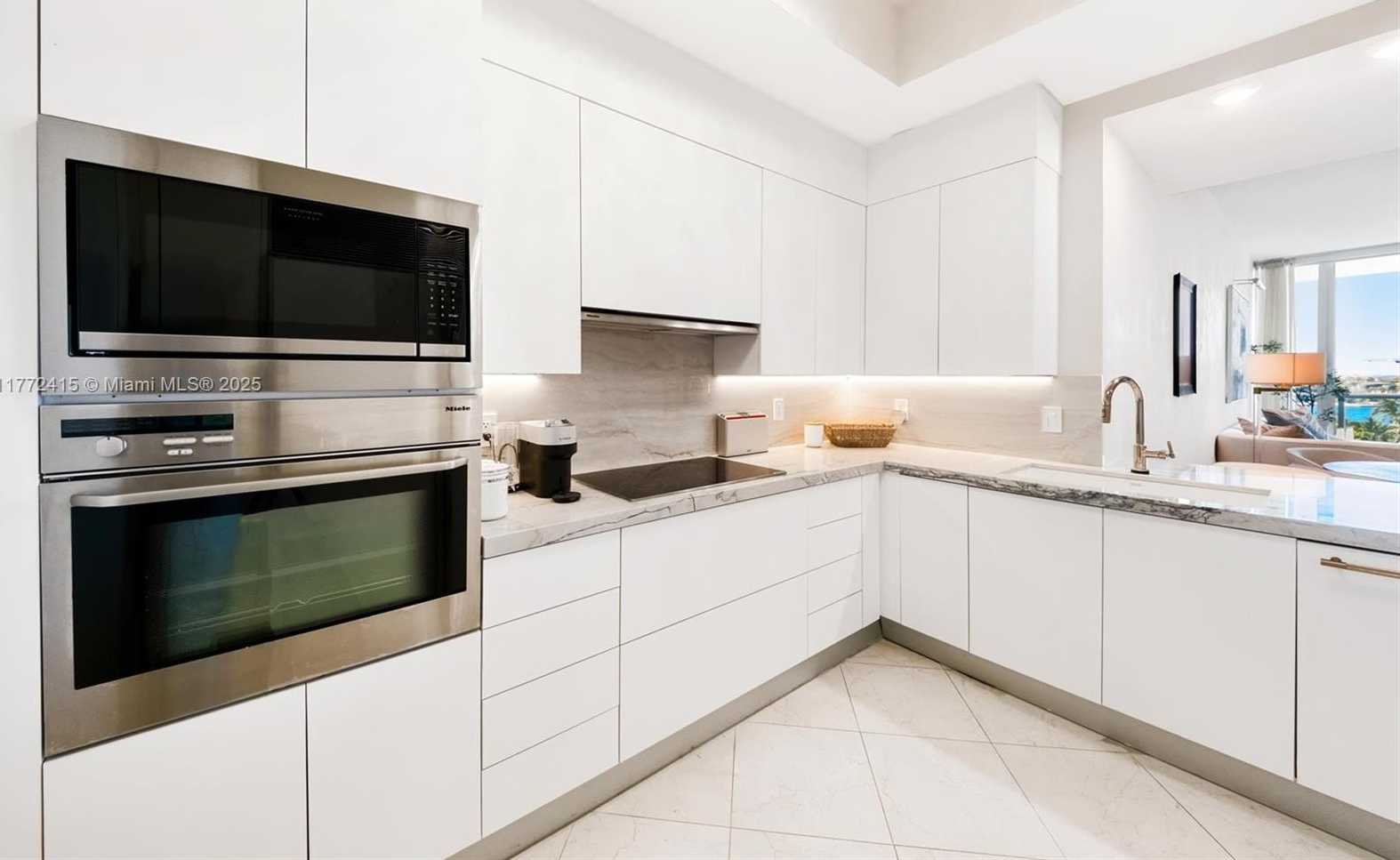 Small Image of 100 SOUTH POINTE DR #702, Miami Beach Number 9