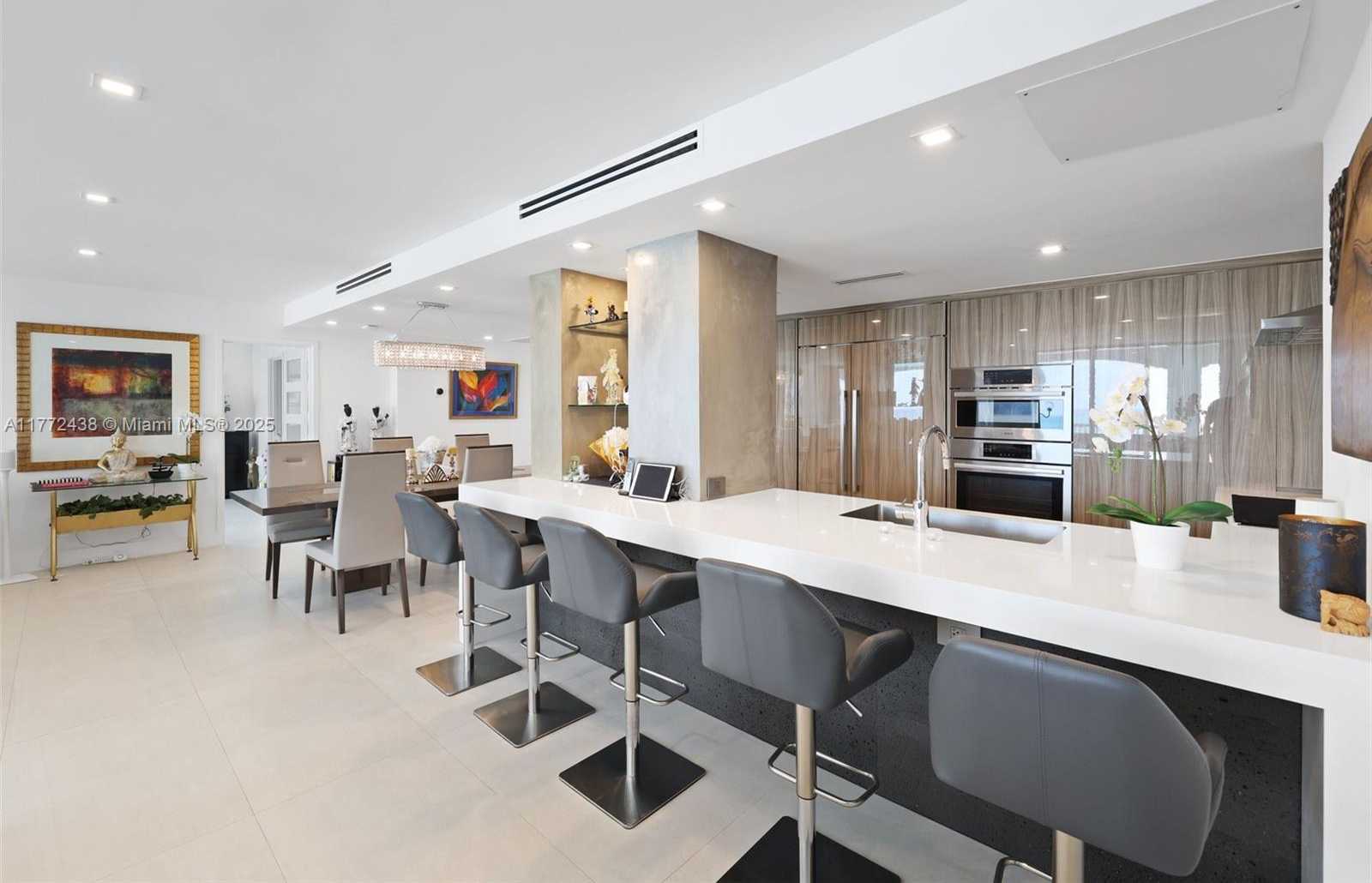 Small Image of 5401 COLLINS AVE #1407, Miami Beach Number 10