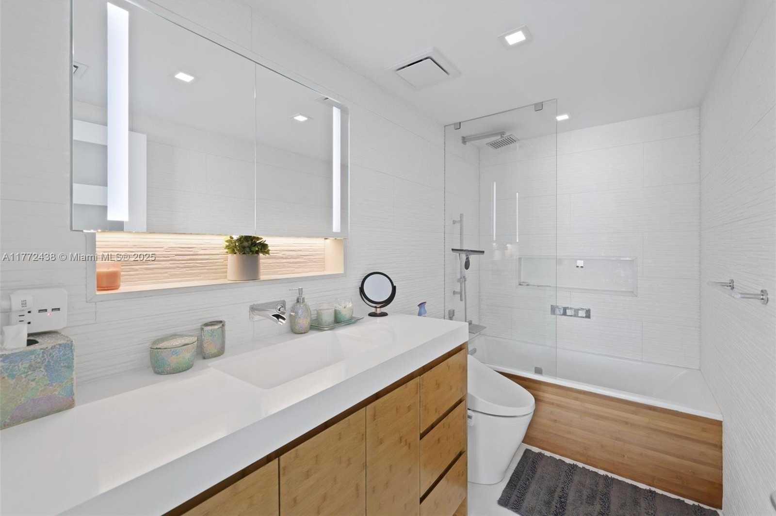 Small Image of 5401 COLLINS AVE #1407, Miami Beach Number 19
