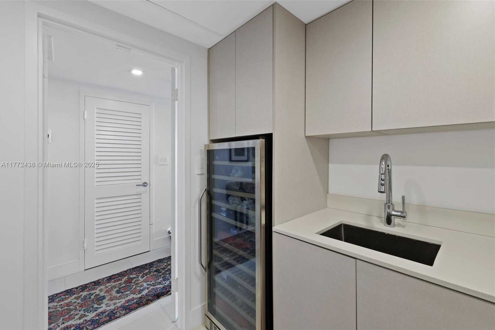 Small Image of 5401 COLLINS AVE #1407, Miami Beach Number 26