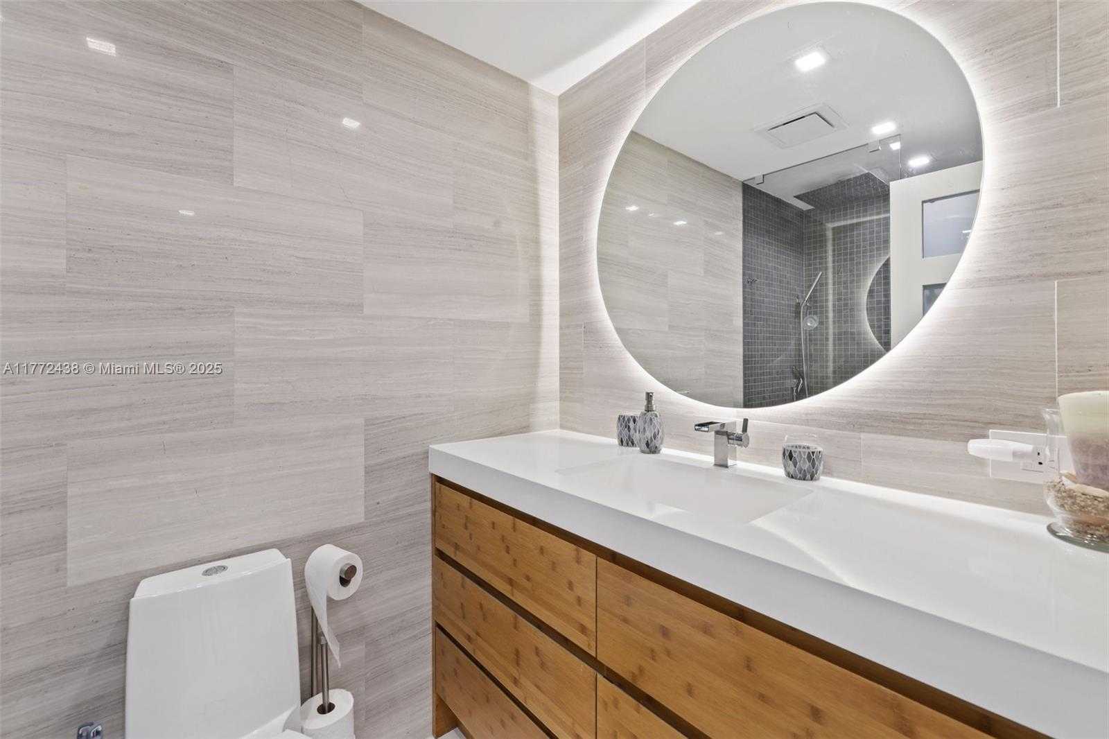 Small Image of 5401 COLLINS AVE #1407, Miami Beach Number 28
