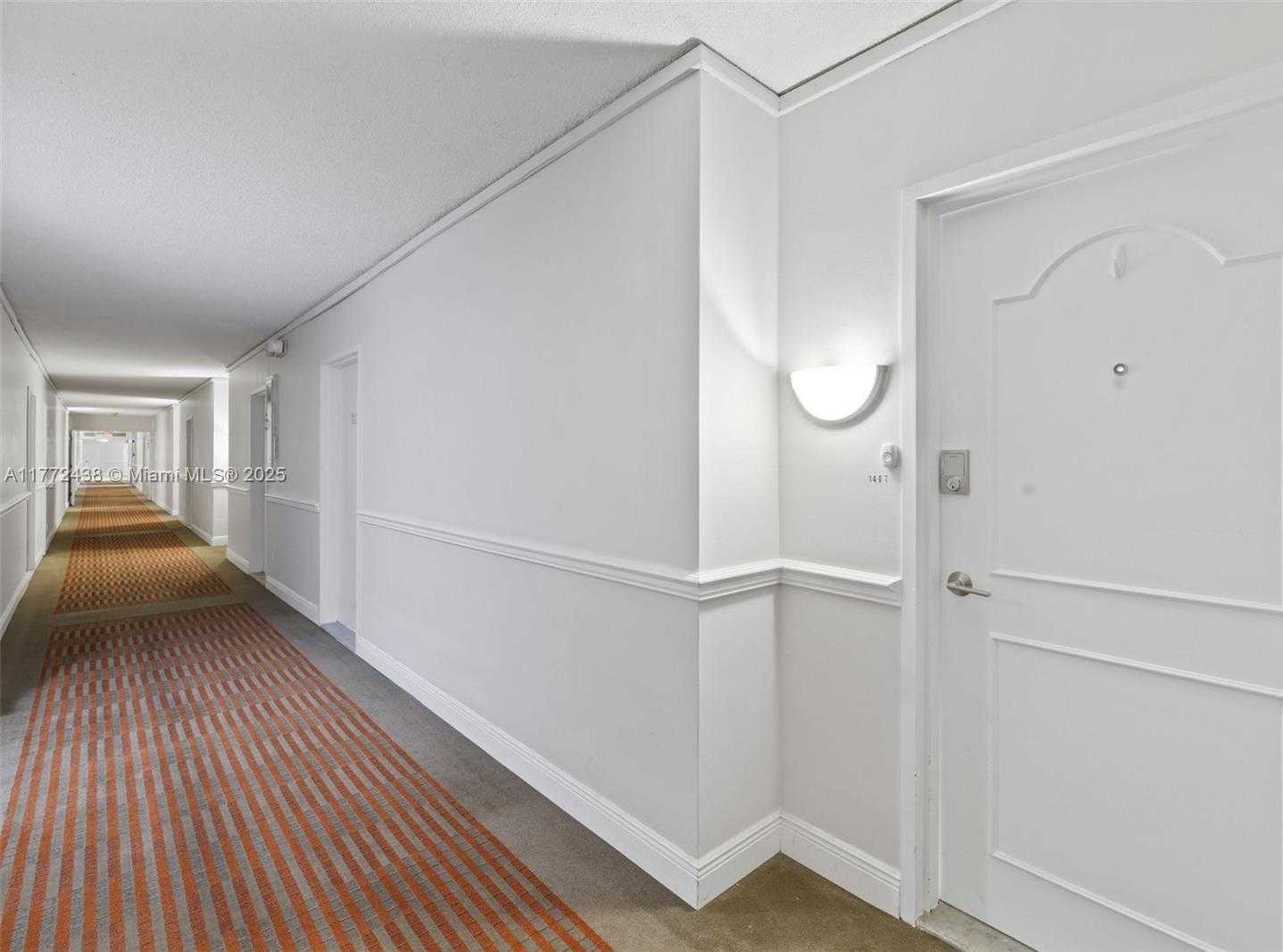 Small Image of 5401 COLLINS AVE #1407, Miami Beach Number 3