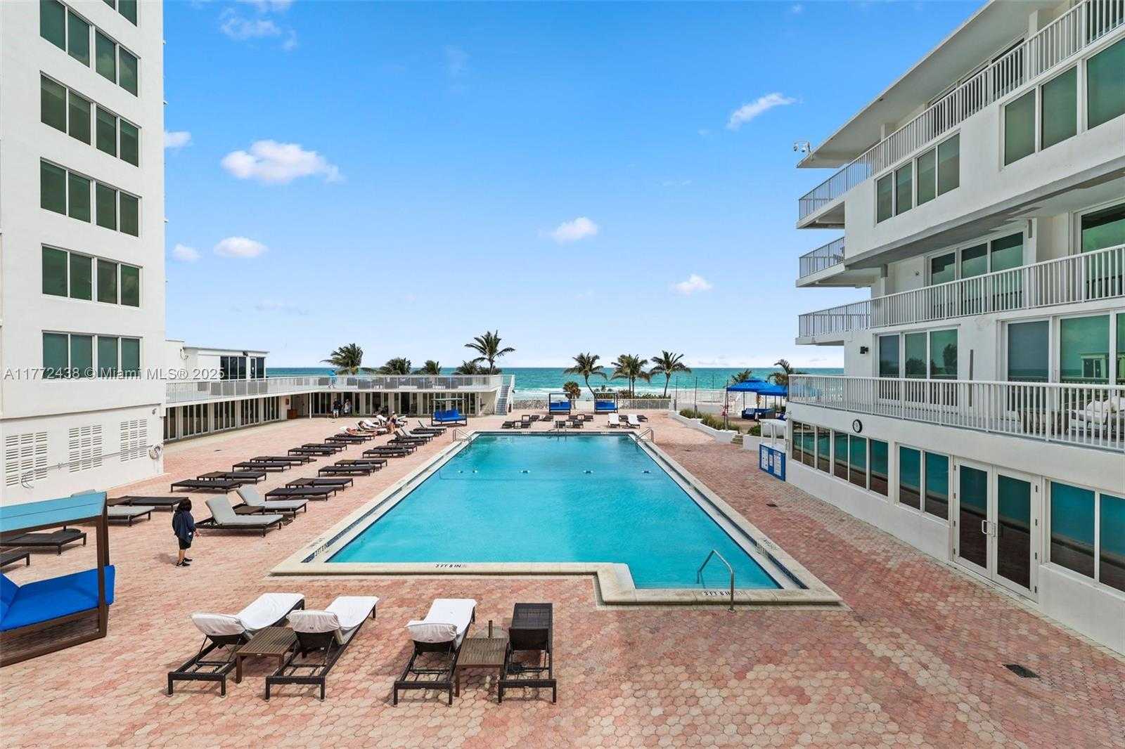 Small Image of 5401 COLLINS AVE #1407, Miami Beach Number 35