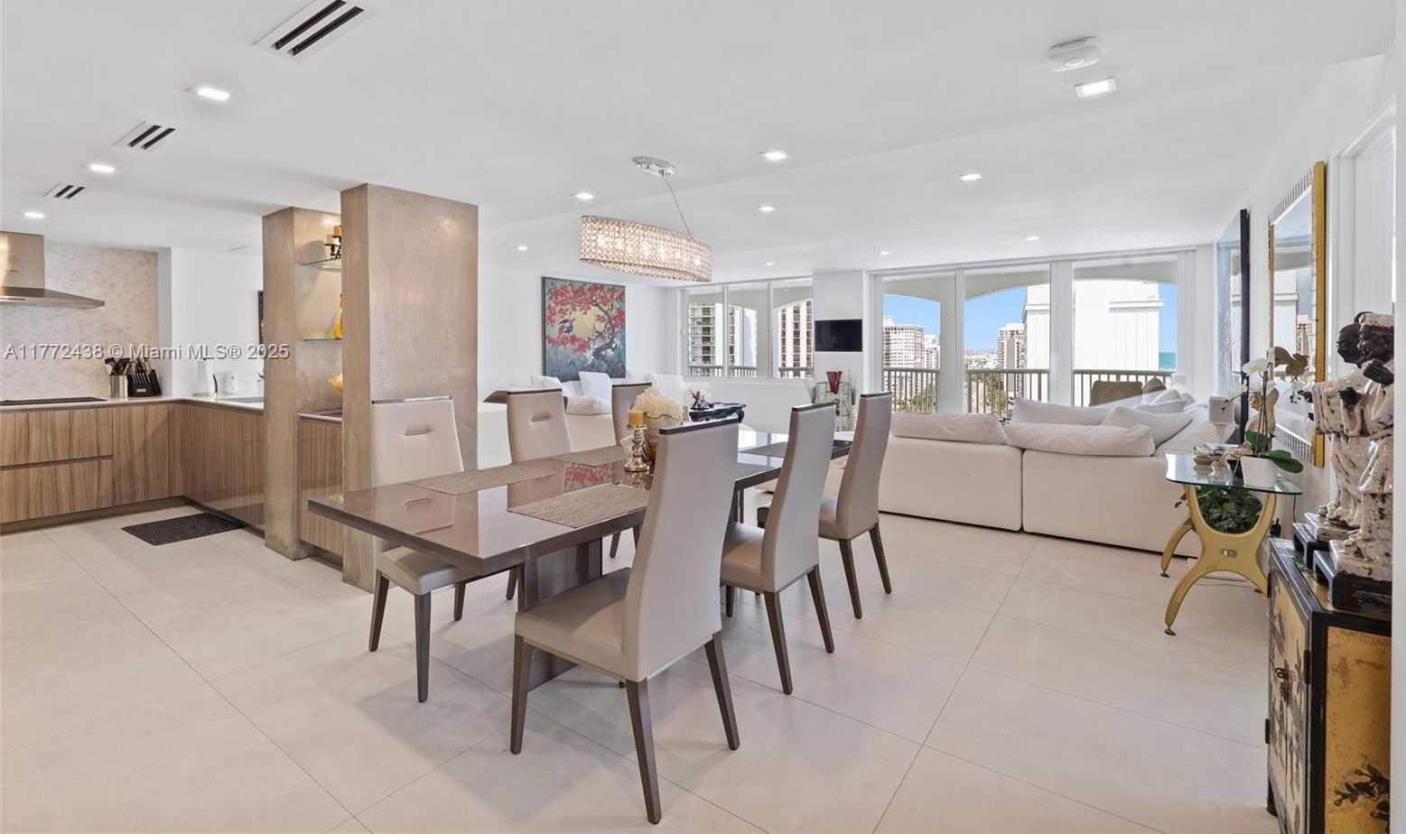 Small Image of 5401 COLLINS AVE #1407, Miami Beach Number 4