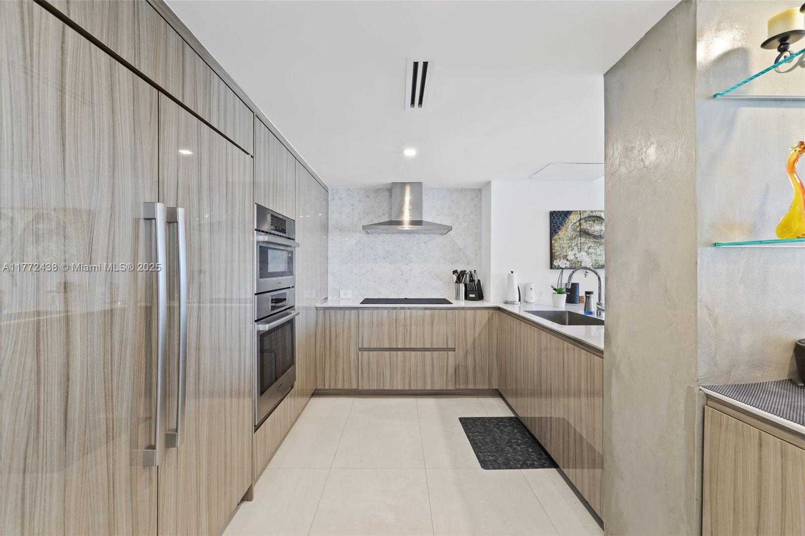 Small Image of 5401 COLLINS AVE #1407, Miami Beach Number 6