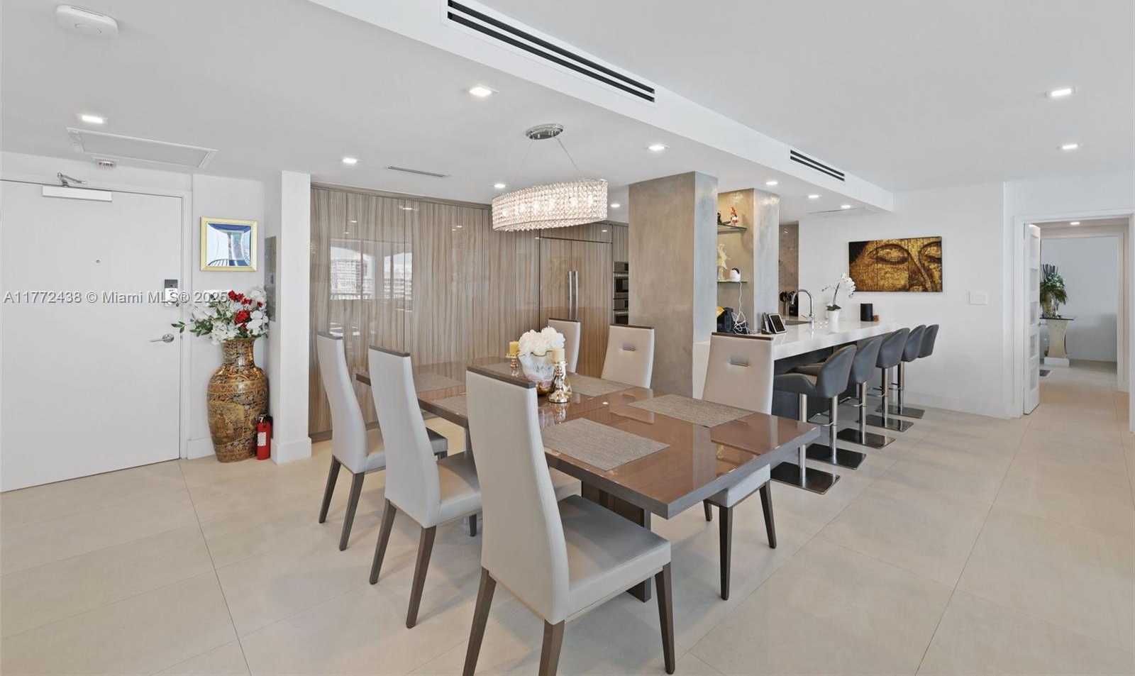 Small Image of 5401 COLLINS AVE #1407, Miami Beach Number 9