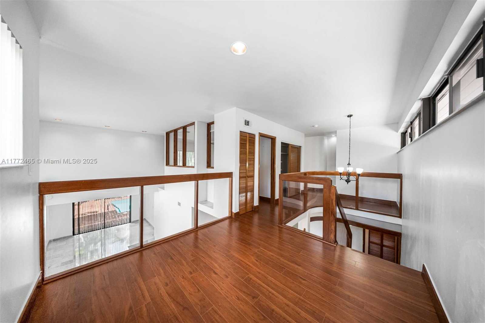 Small Image of 511 VITTORIO AVE, Coral Gables Number 11