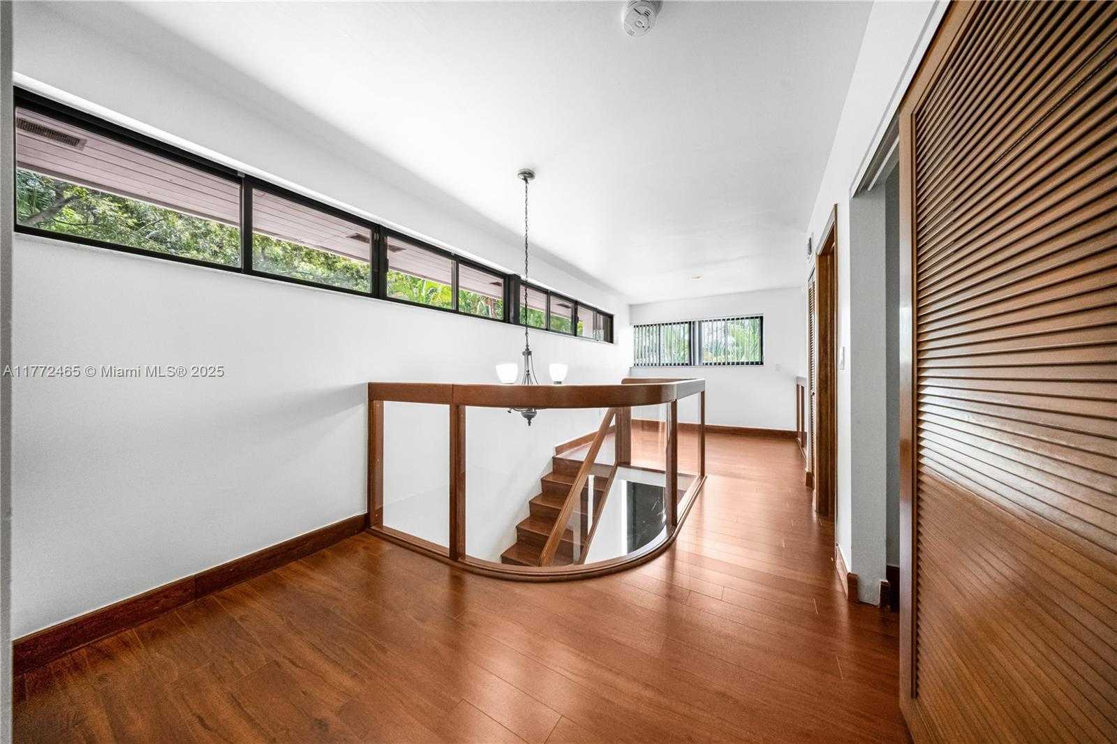Small Image of 511 VITTORIO AVE, Coral Gables Number 12