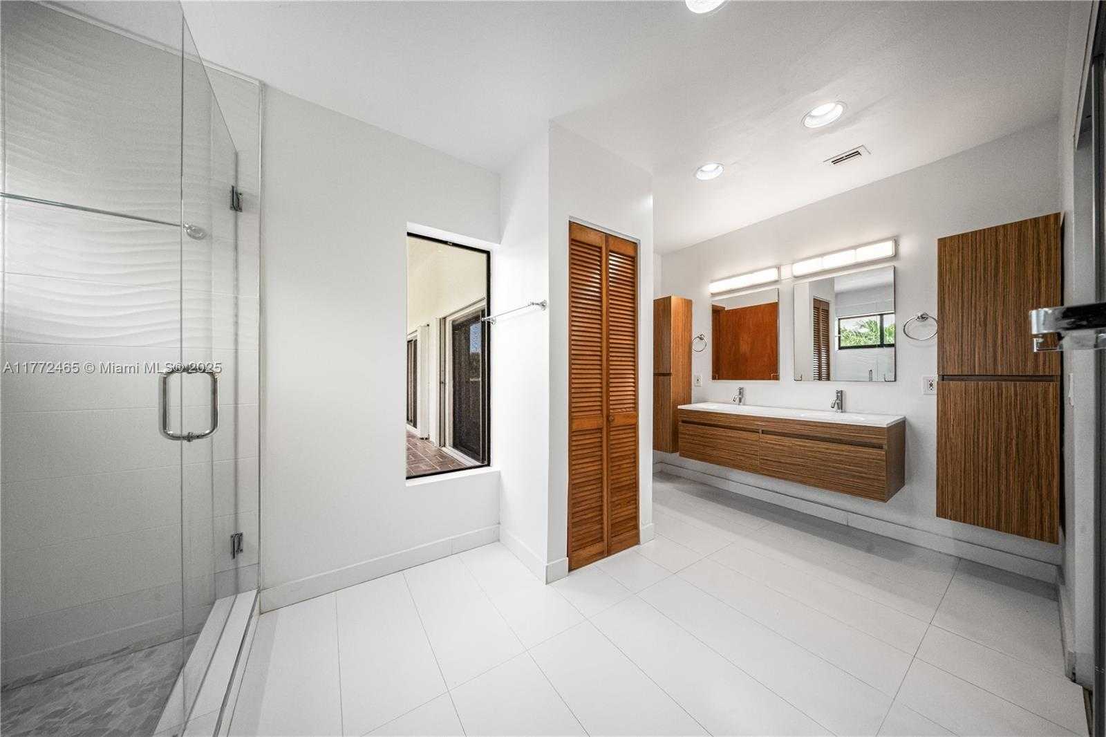 Small Image of 511 VITTORIO AVE, Coral Gables Number 17
