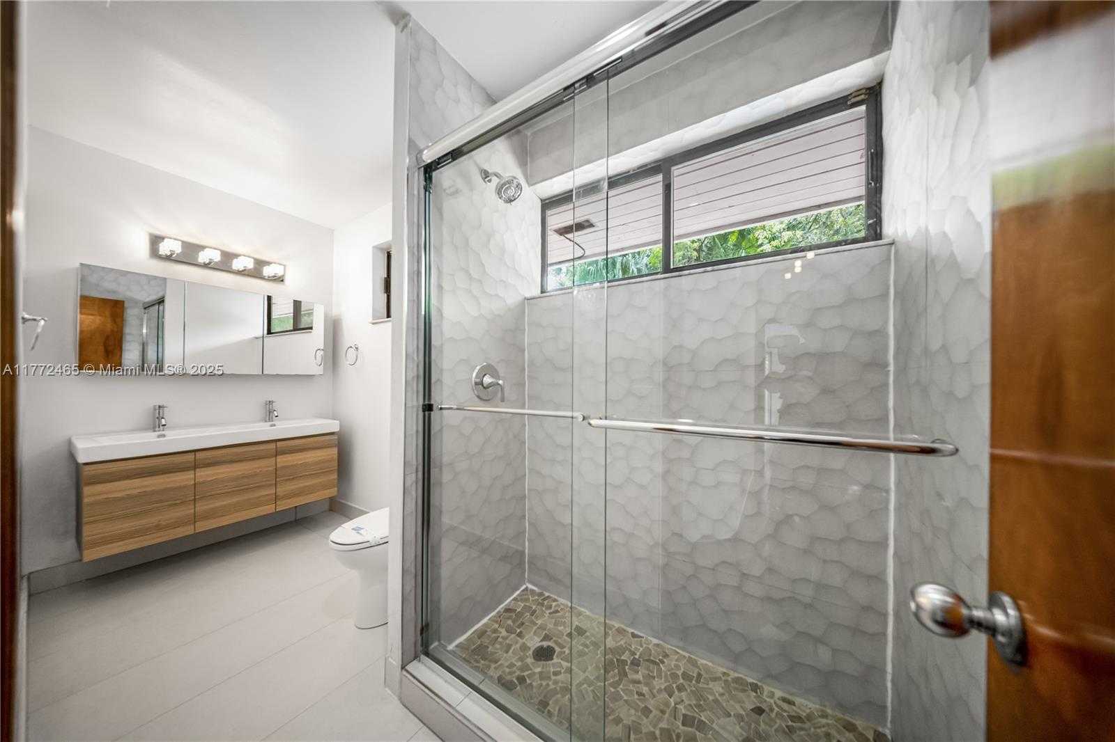 Small Image of 511 VITTORIO AVE, Coral Gables Number 22