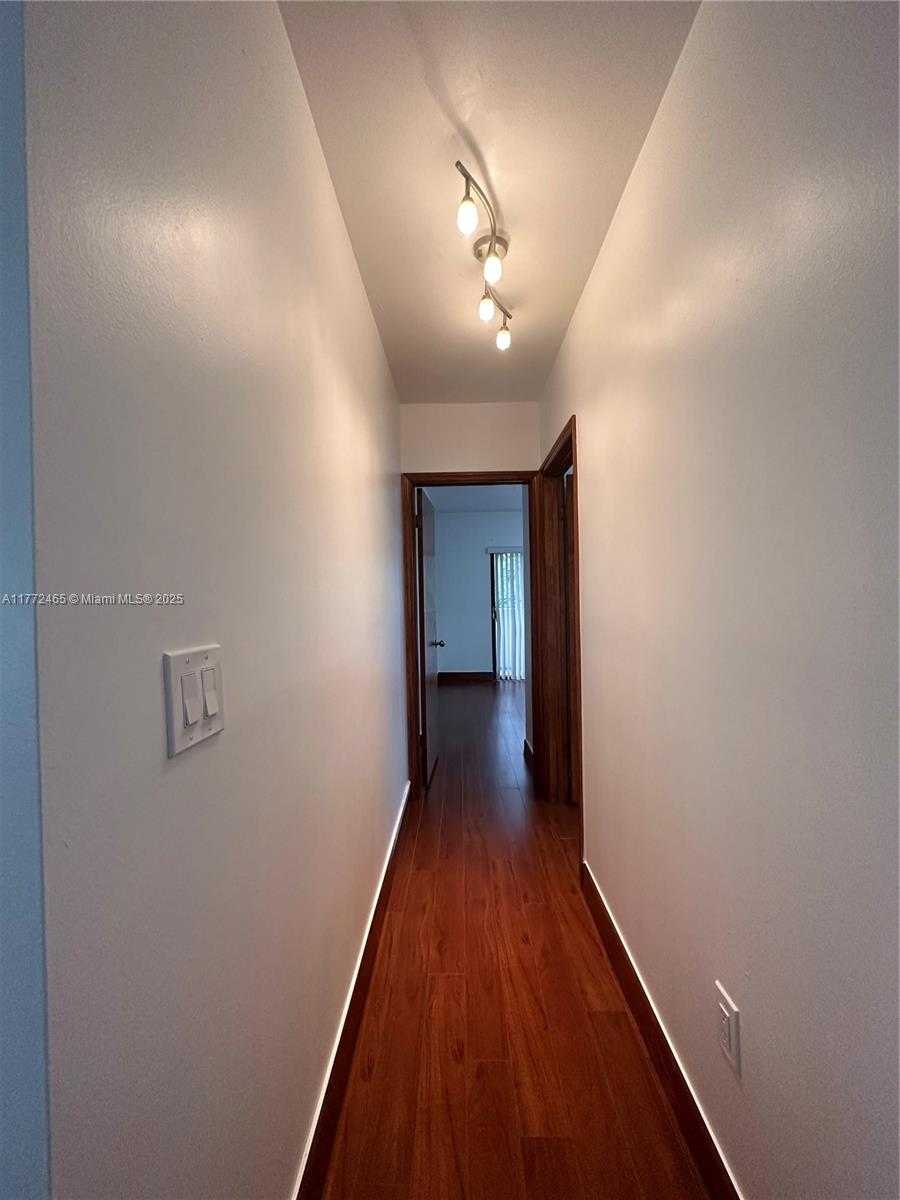 Small Image of 511 VITTORIO AVE, Coral Gables Number 24