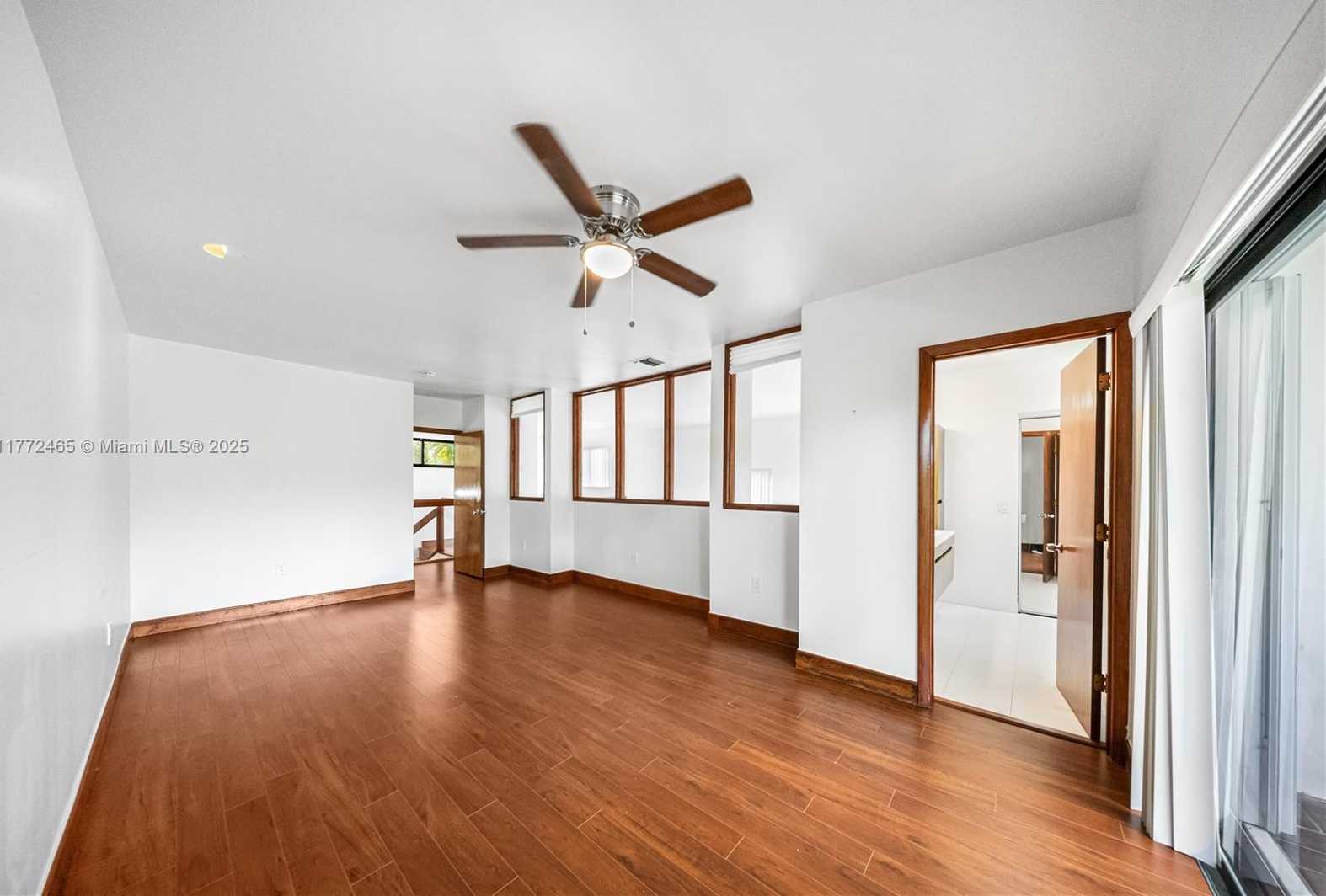 Small Image of 511 VITTORIO AVE, Coral Gables Number 40