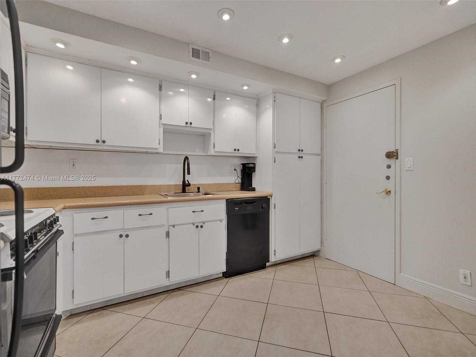 Small Image of 1600 SOUTH OCEAN DR #12E, Hollywood Number 15