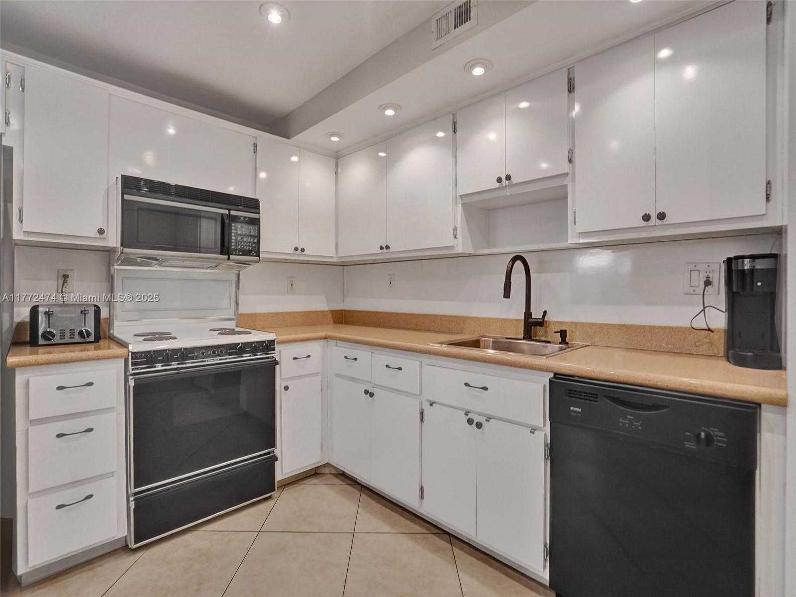 Small Image of 1600 SOUTH OCEAN DR #12E, Hollywood Number 16